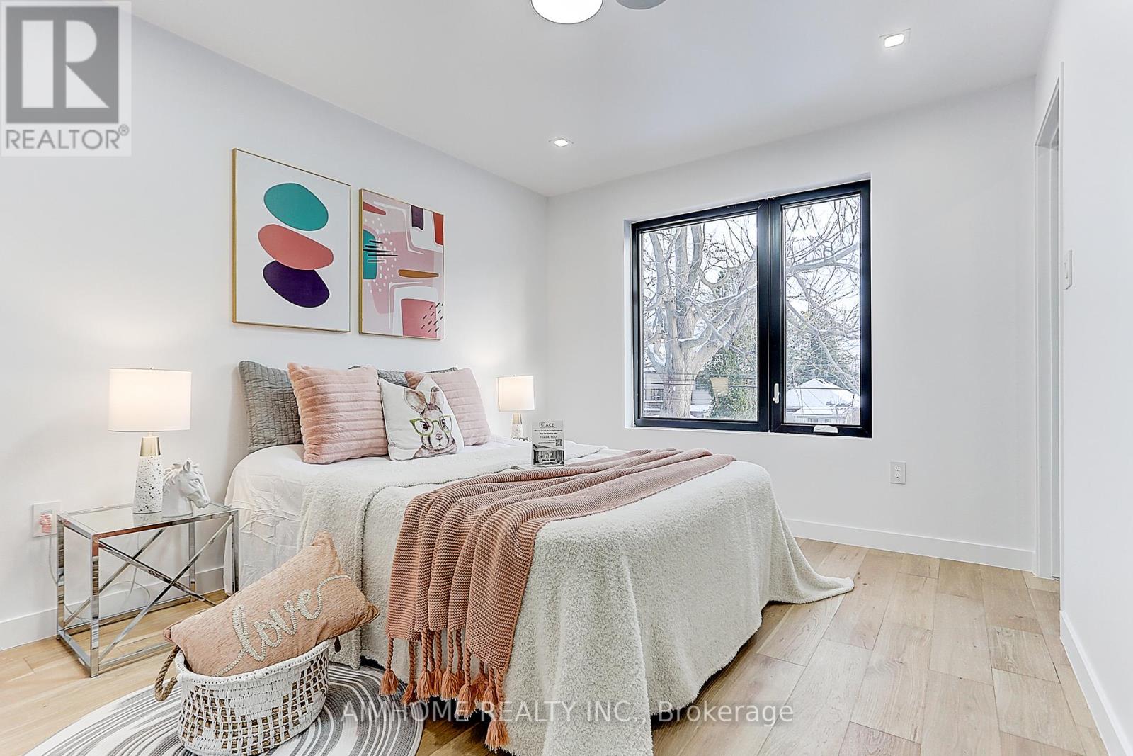 Upper 15 Holborne Avenue, Toronto, Ontario M4C 2P8 - Photo 13 - E12569872