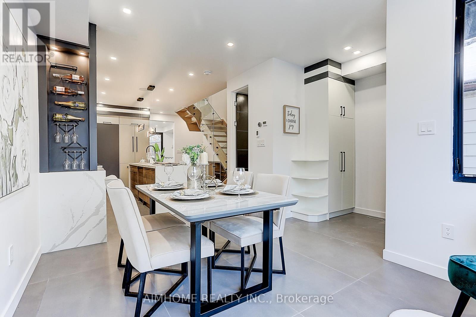 Upper 15 Holborne Avenue, Toronto, Ontario M4C 2P8 - Photo 14 - E12569872