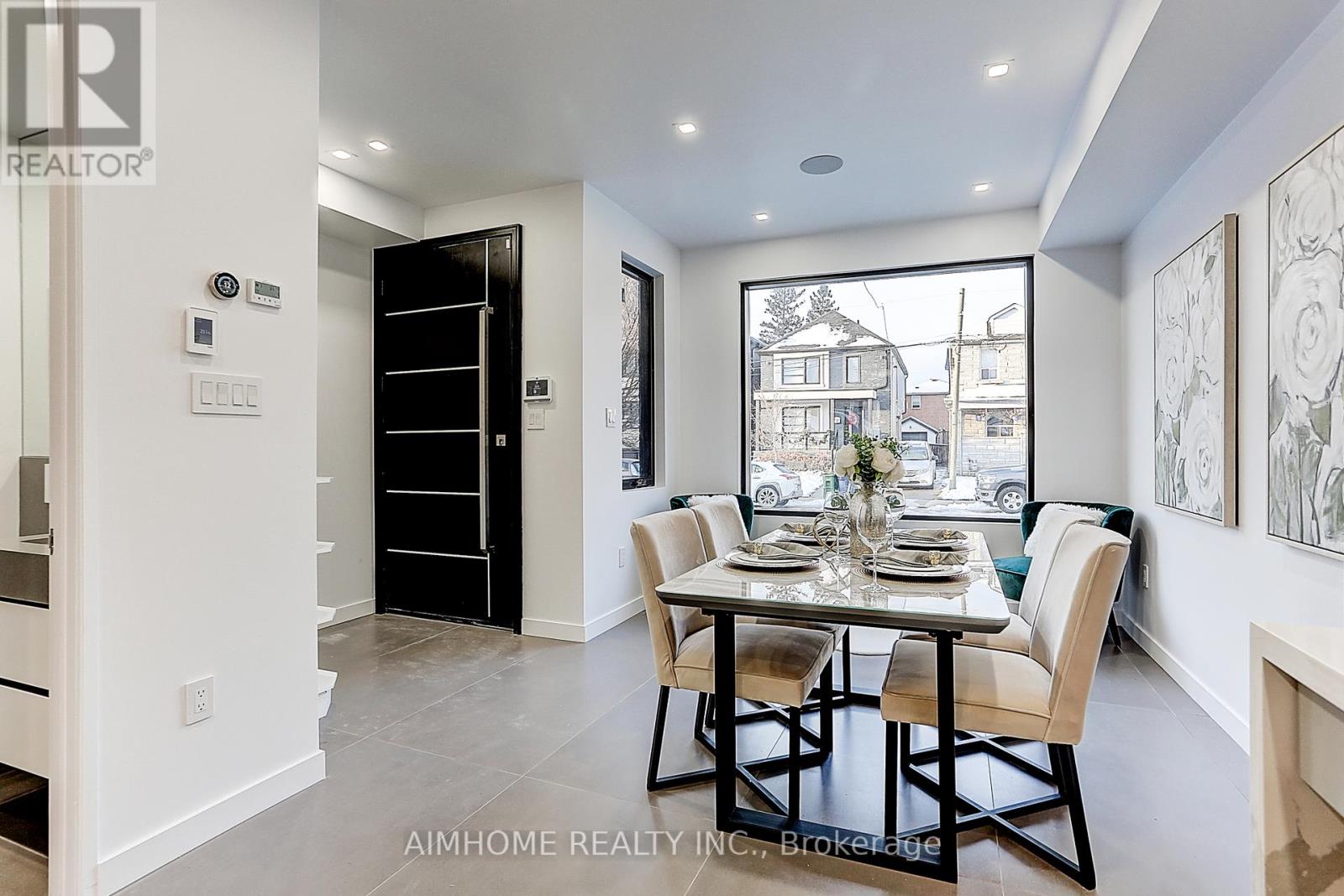 Upper 15 Holborne Avenue, Toronto, Ontario M4C 2P8 - Photo 15 - E12569872