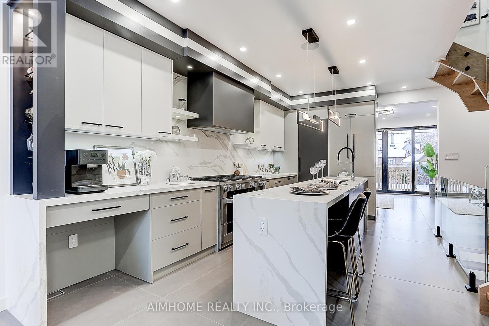 Upper 15 Holborne Avenue, Toronto, Ontario M4C 2P8 - Photo 16 - E12569872