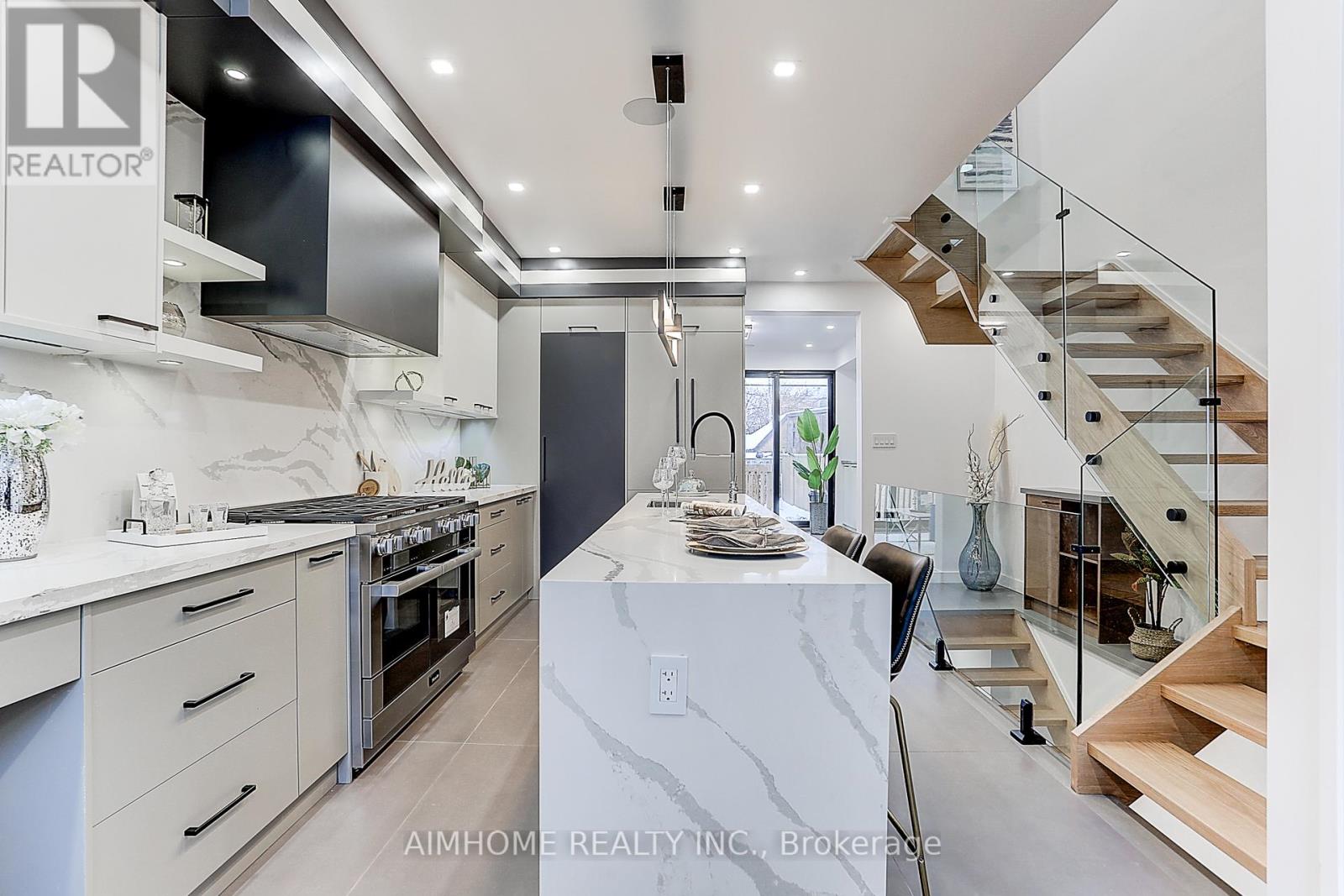 Upper 15 Holborne Avenue, Toronto, Ontario M4C 2P8 - Photo 17 - E12569872