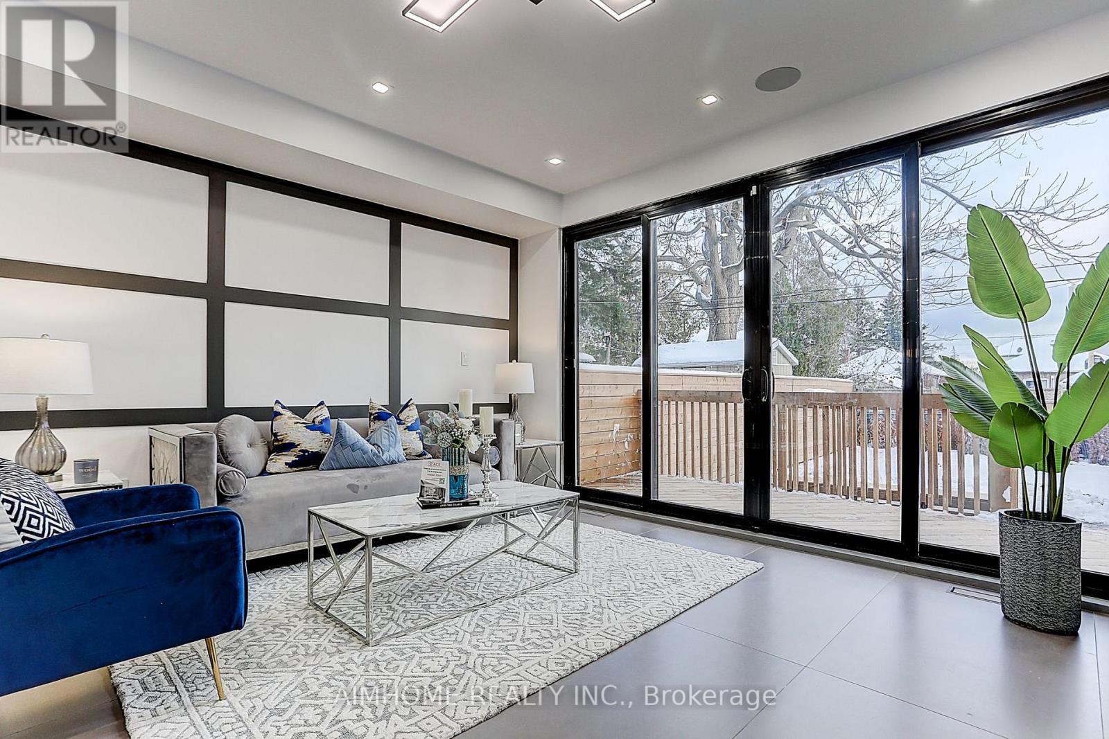 Upper 15 Holborne Avenue, Toronto, Ontario M4C 2P8 - Photo 19 - E12569872