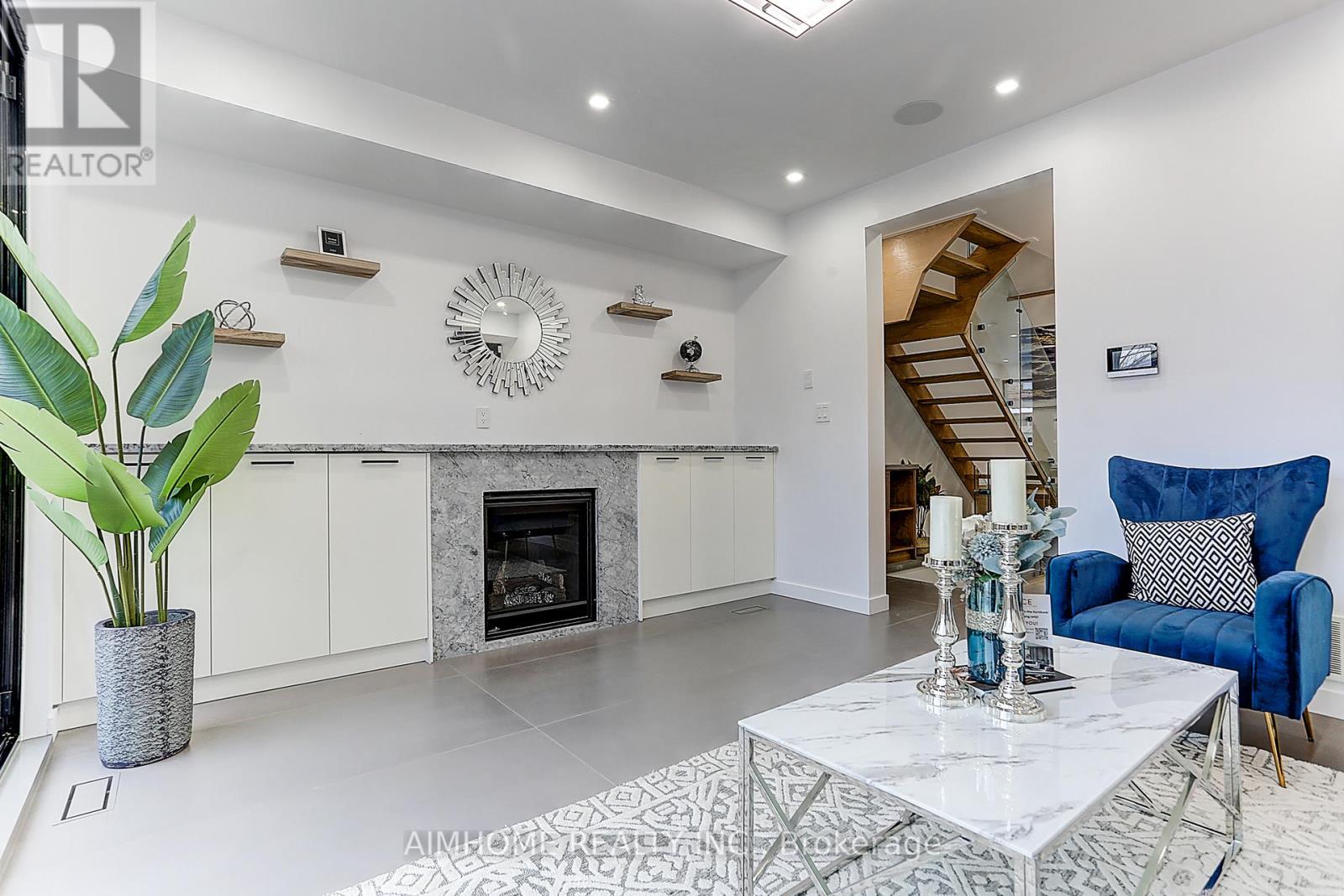 Upper 15 Holborne Avenue, Toronto, Ontario M4C 2P8 - Photo 21 - E12569872