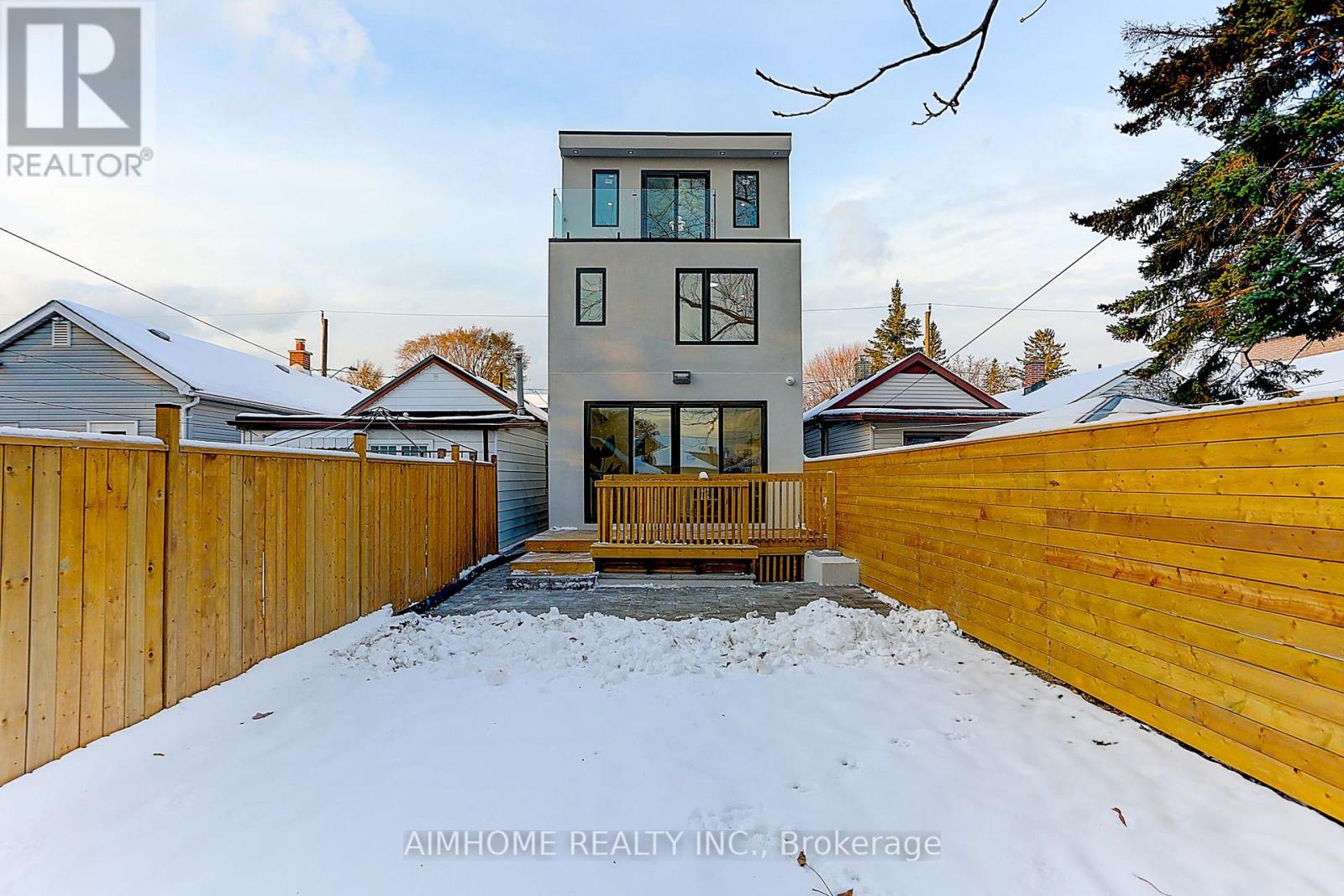 Upper 15 Holborne Avenue, Toronto, Ontario M4C 2P8 - Photo 22 - E12569872
