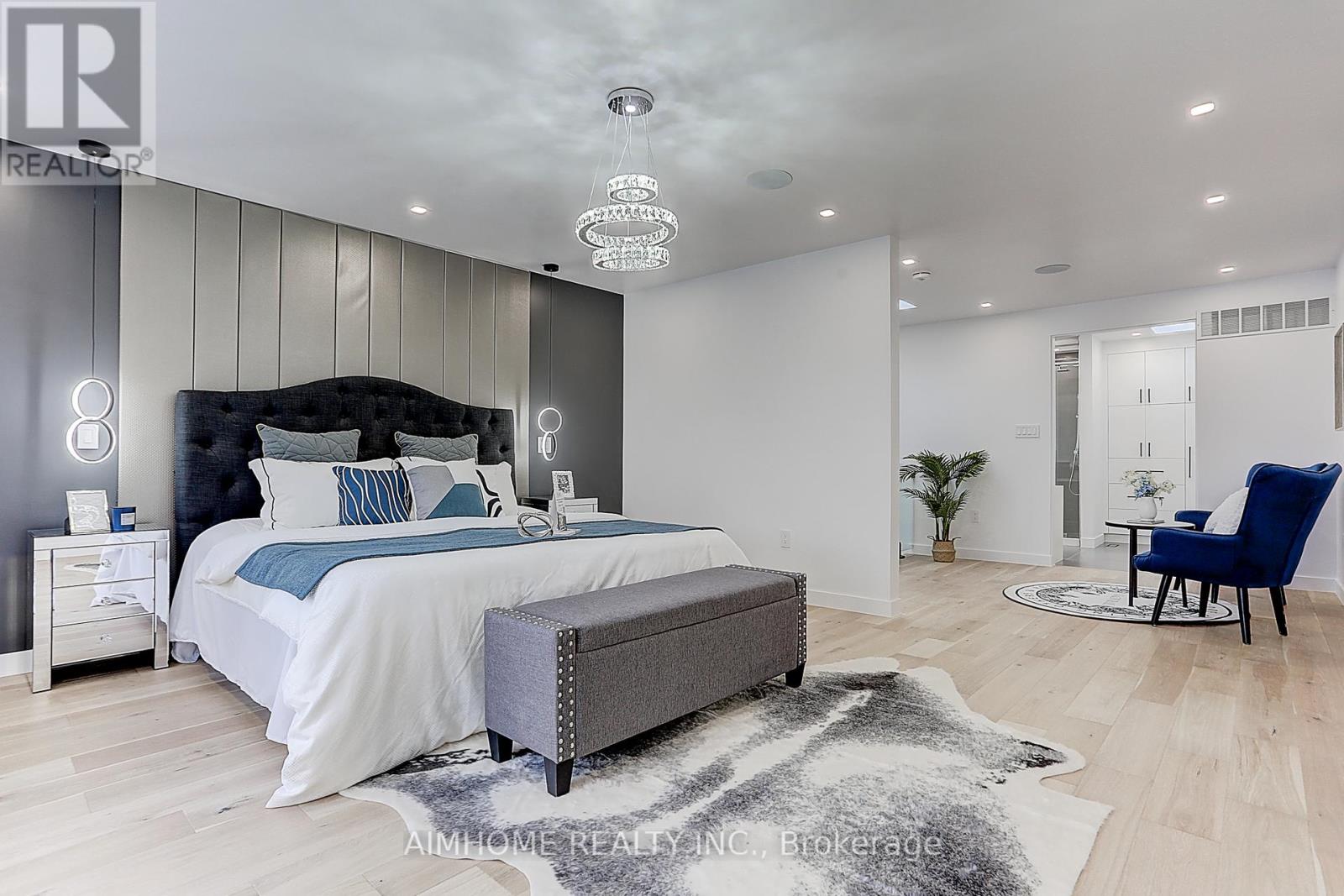 Upper 15 Holborne Avenue, Toronto, Ontario M4C 2P8 - Photo 3 - E12569872