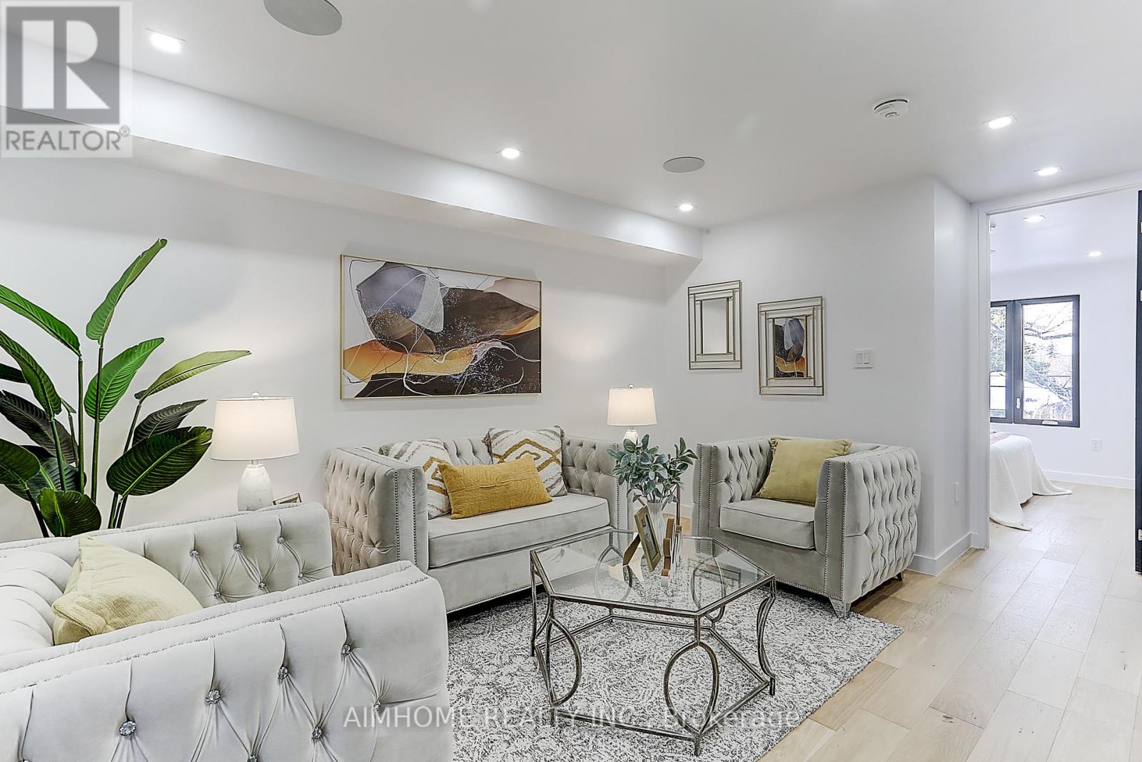 Upper 15 Holborne Avenue, Toronto, Ontario M4C 2P8 - Photo 9 - E12569872