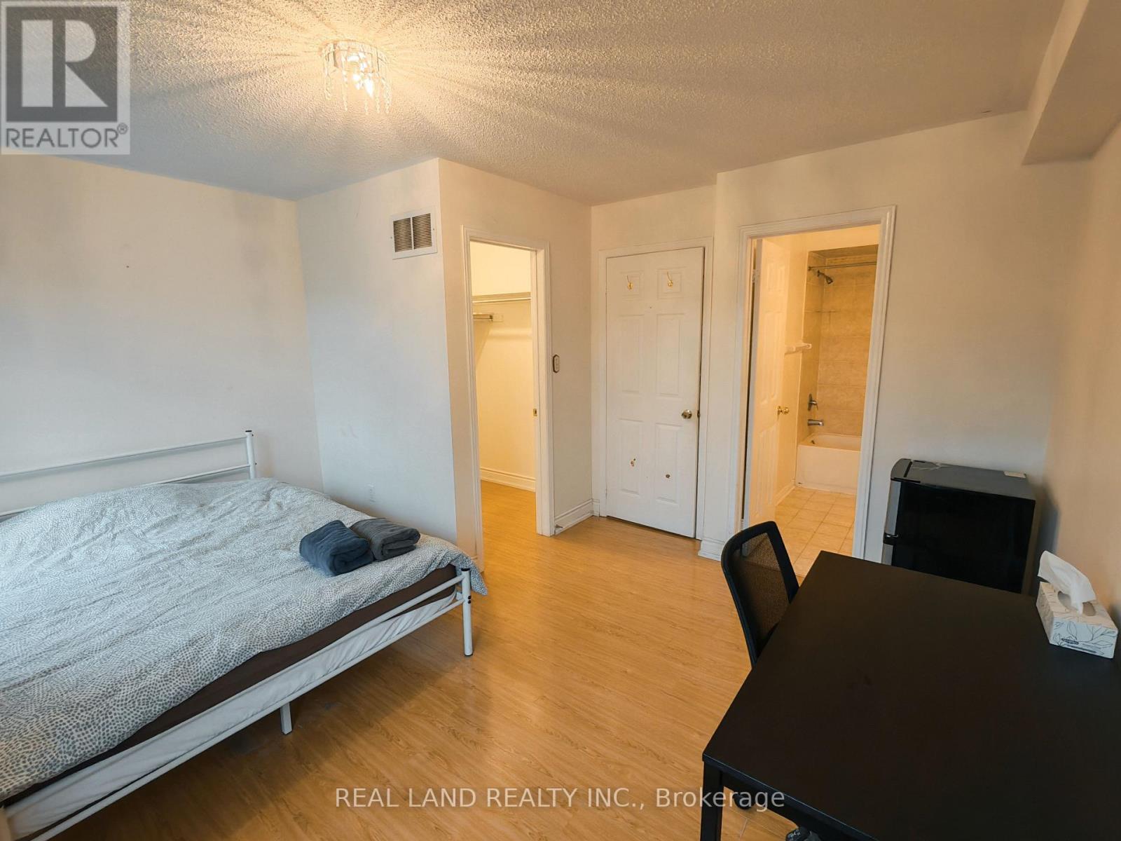 188 Bantry Avenue, Richmond Hill, Ontario  L4B 4T6 - Photo 2 - N12569874