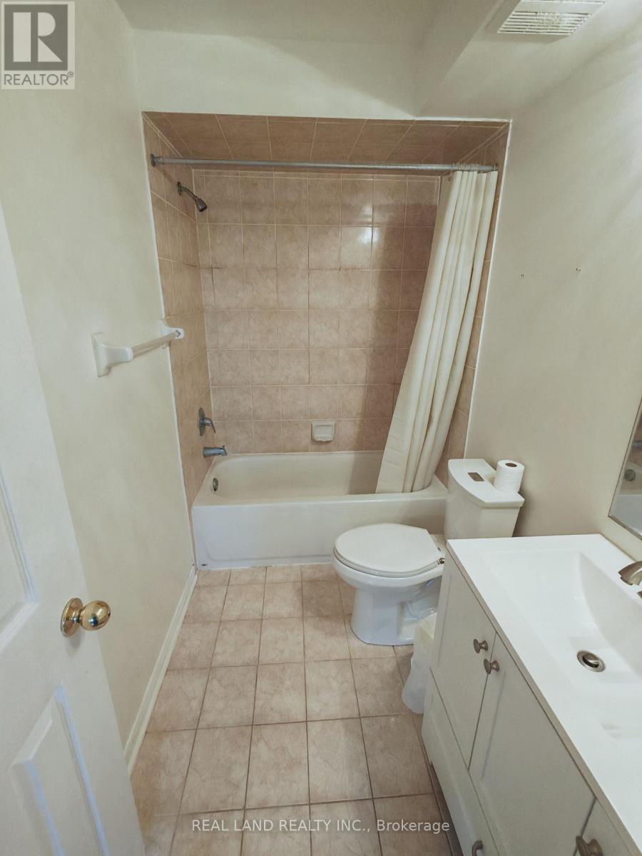 188 Bantry Avenue, Richmond Hill, Ontario  L4B 4T6 - Photo 4 - N12569874