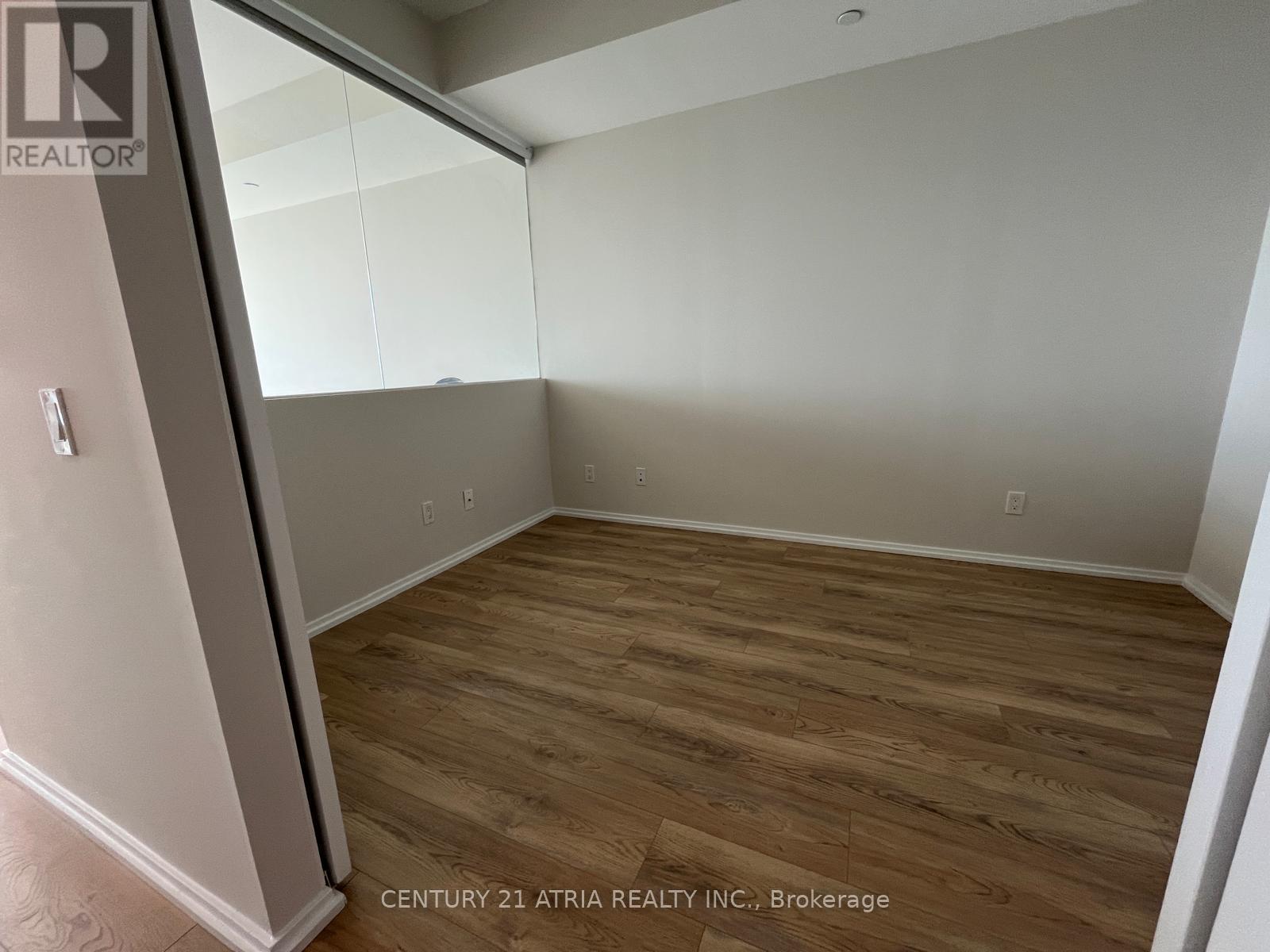 5711 - 197 Yonge Street, Toronto, Ontario  M5B 0C1 - Photo 5 - C12568960