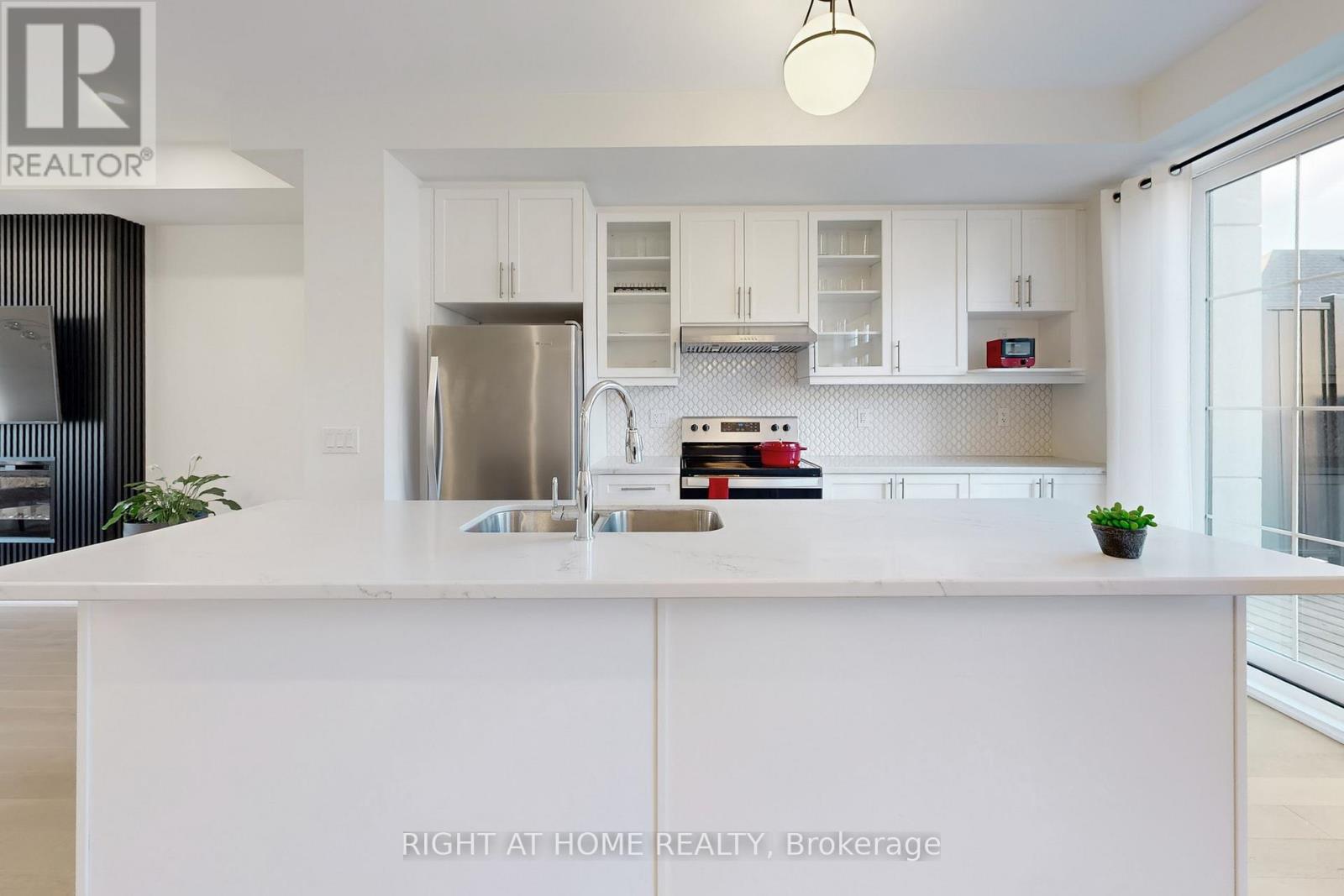 10 Percy Rye Avenue, Markham, Ontario  L6C 3K2 - Photo 18 - N12569090