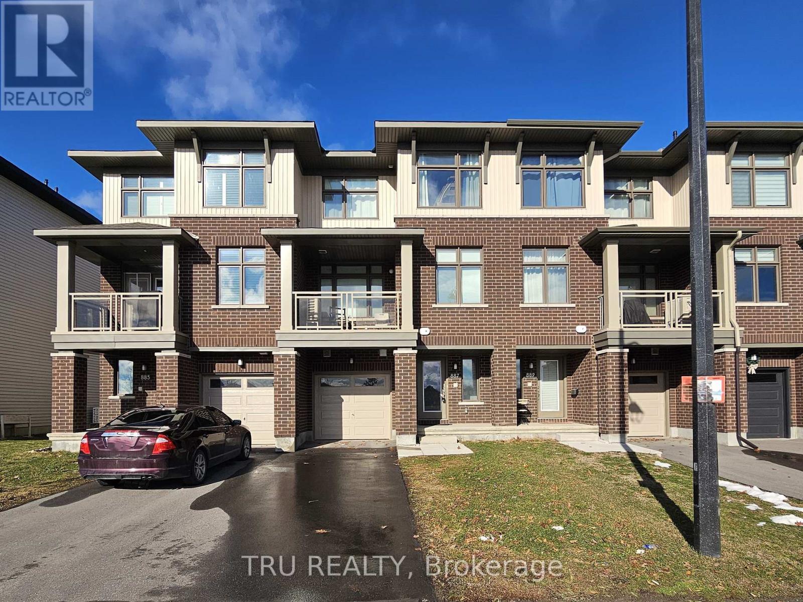 887 COULOIR ROAD, Ottawa, Ontario