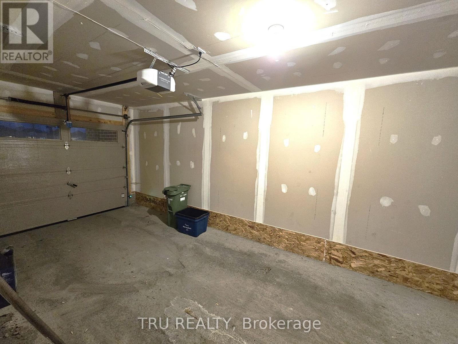 887 Couloir Road, Ottawa, Ontario  K1W 0P5 - Photo 24 - X12568806