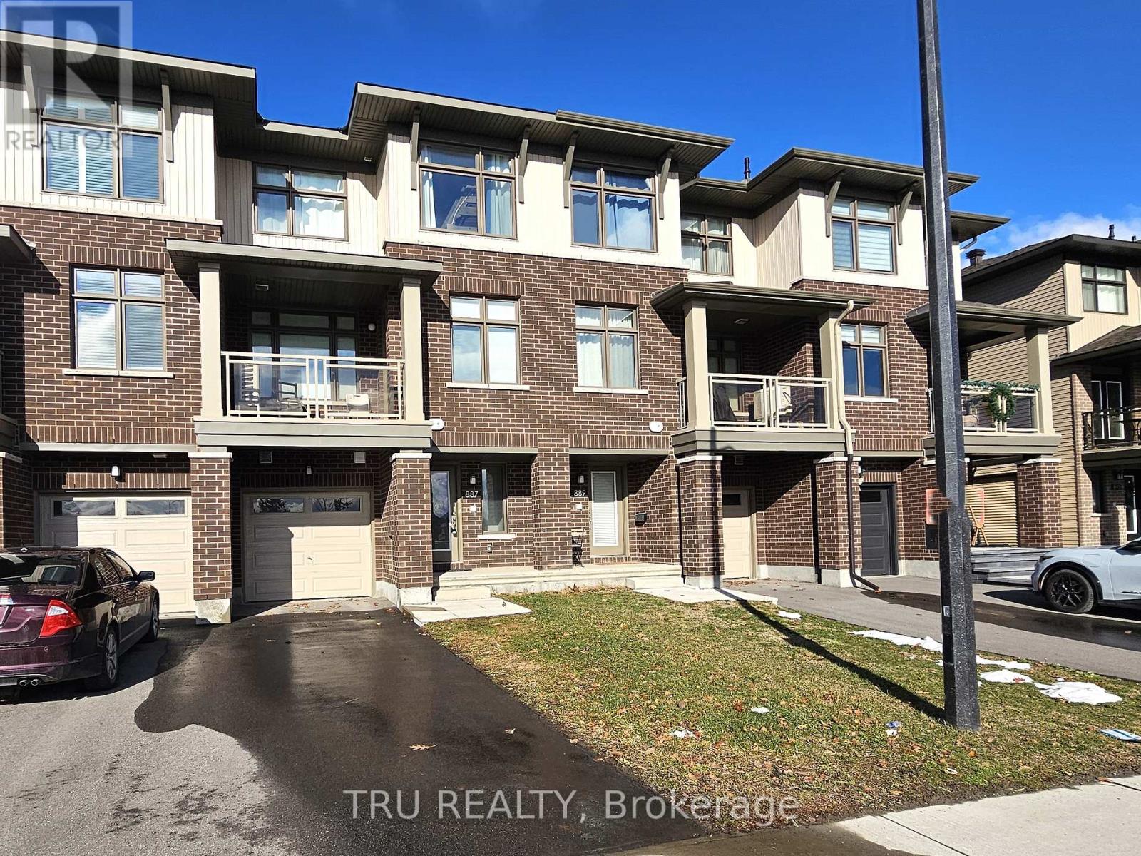 887 Couloir Road, Ottawa, Ontario  K1W 0P5 - Photo 2 - X12568806