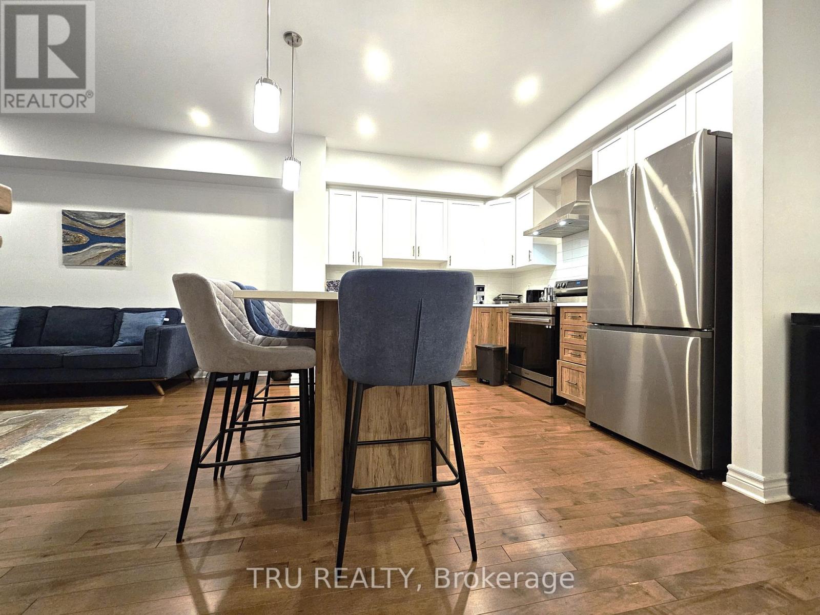 887 Couloir Road, Ottawa, Ontario  K1W 0P5 - Photo 5 - X12568806