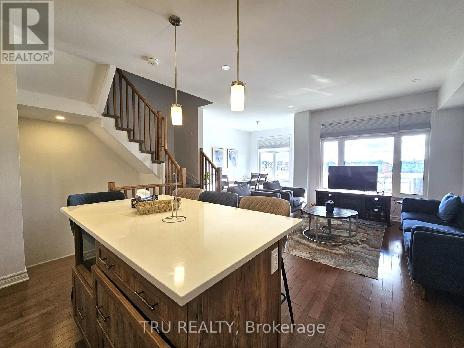 887 Couloir Road, Ottawa, Ontario  K1W 0P5 - Photo 8 - X12568806