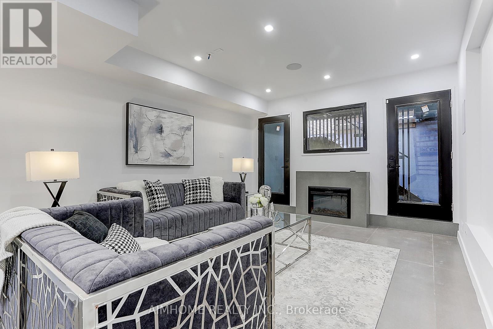 Basement - Basement 15 Holborne Avenue, Toronto, Ontario  M4C 2P8 - Photo 2 - E12569882