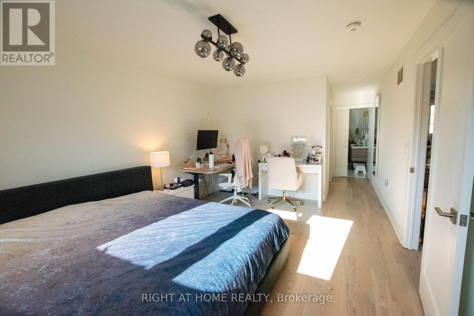 832 Leslie Valley Drive, Newmarket, Ontario  L3Y 7H3 - Photo 16 - N12569888