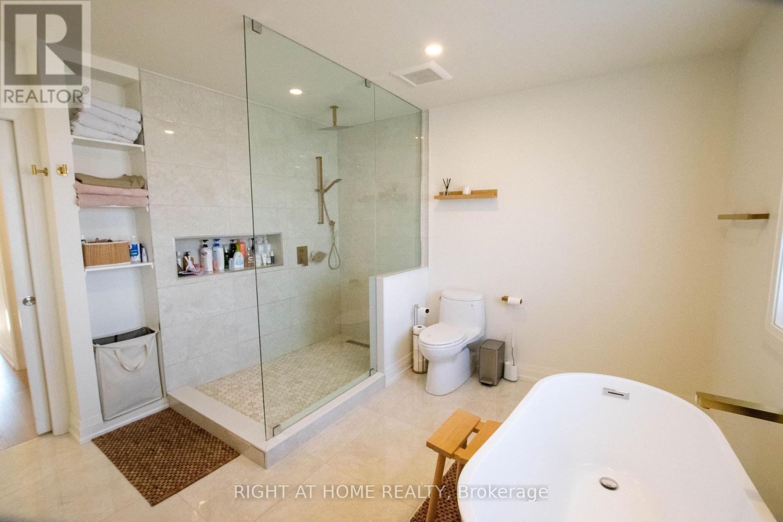 832 Leslie Valley Drive, Newmarket, Ontario  L3Y 7H3 - Photo 18 - N12569888