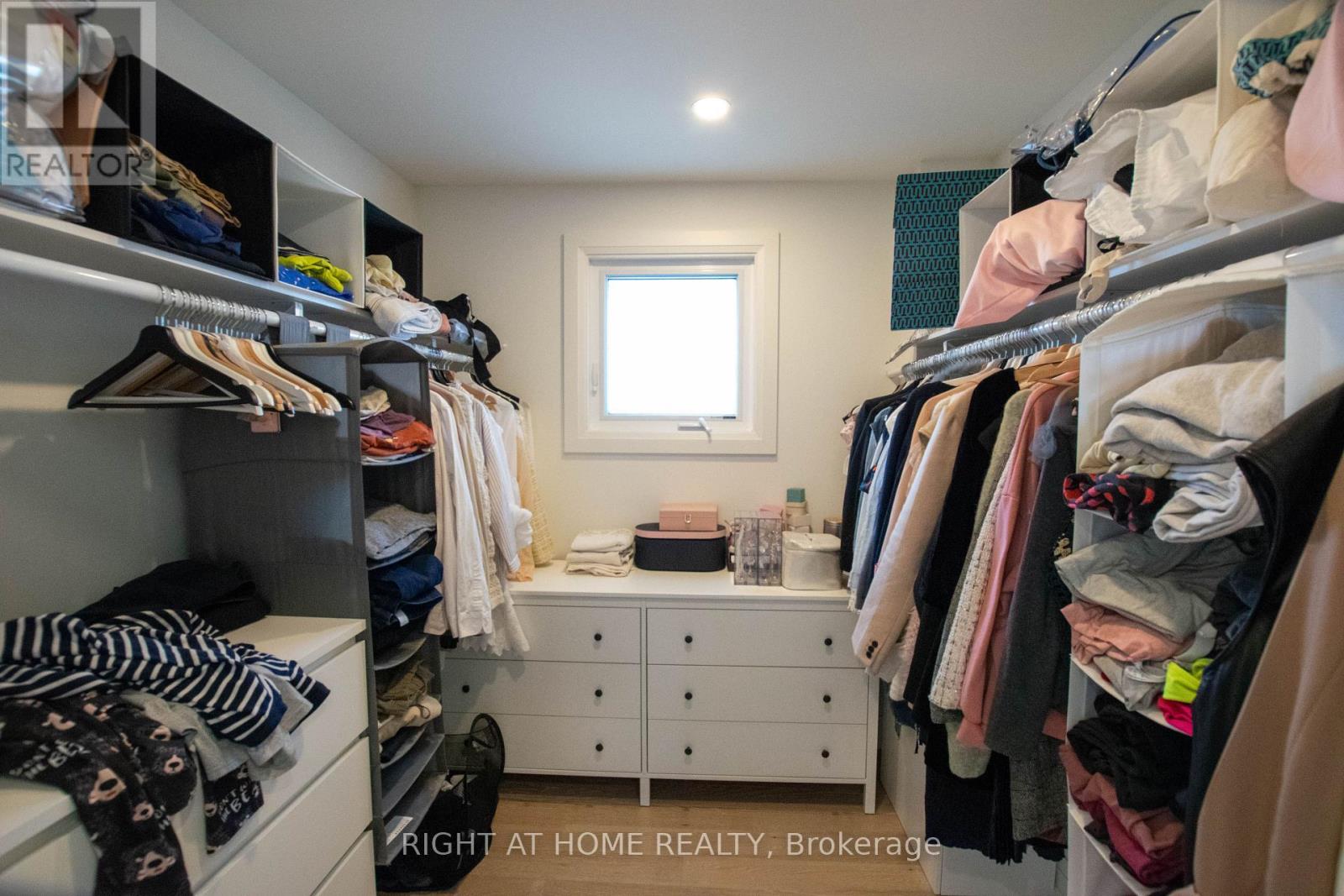 832 Leslie Valley Drive, Newmarket, Ontario  L3Y 7H3 - Photo 19 - N12569888