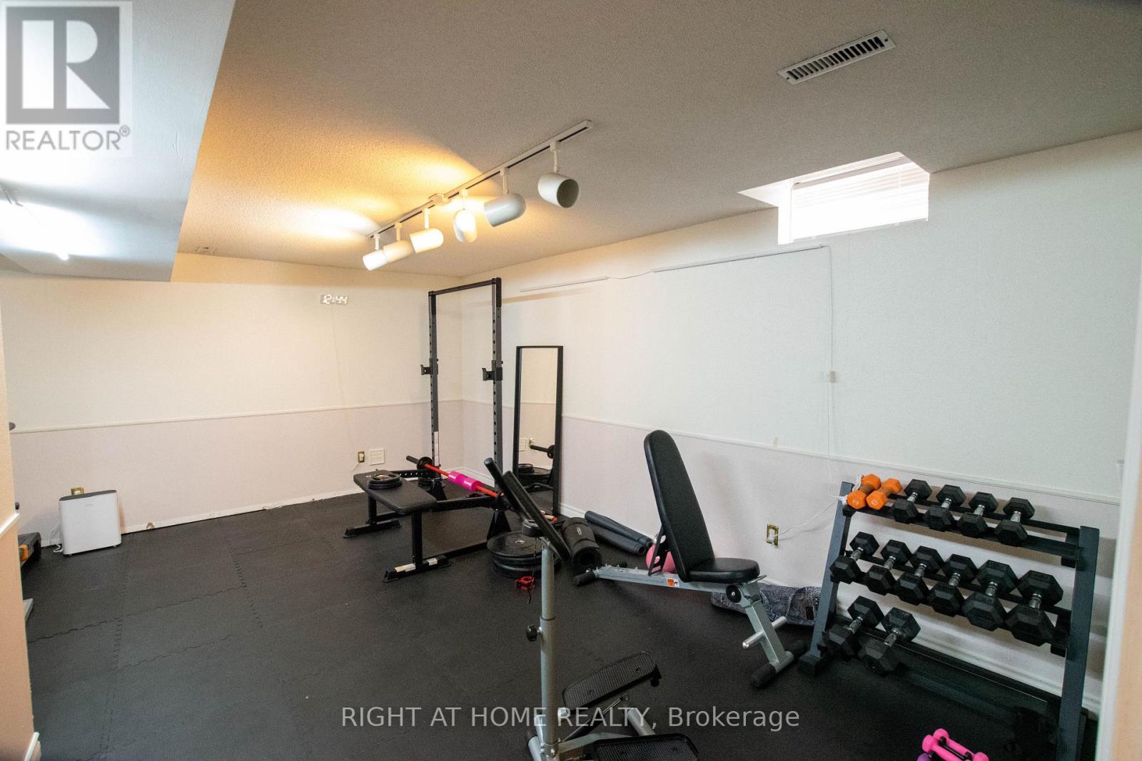 832 Leslie Valley Drive, Newmarket, Ontario  L3Y 7H3 - Photo 20 - N12569888