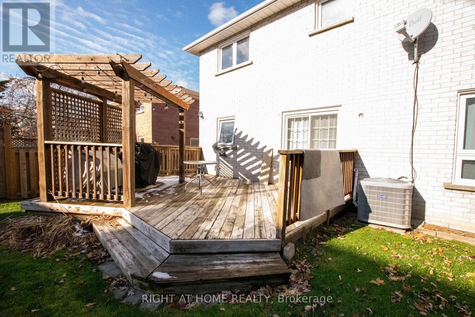 832 Leslie Valley Drive, Newmarket, Ontario  L3Y 7H3 - Photo 25 - N12569888