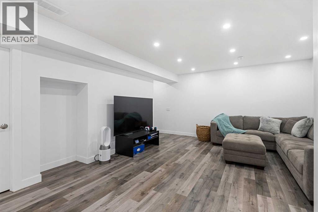 31 Royal Oak Circle Nw, Calgary, Alberta  T3G 0A3 - Photo 36 - A2271740