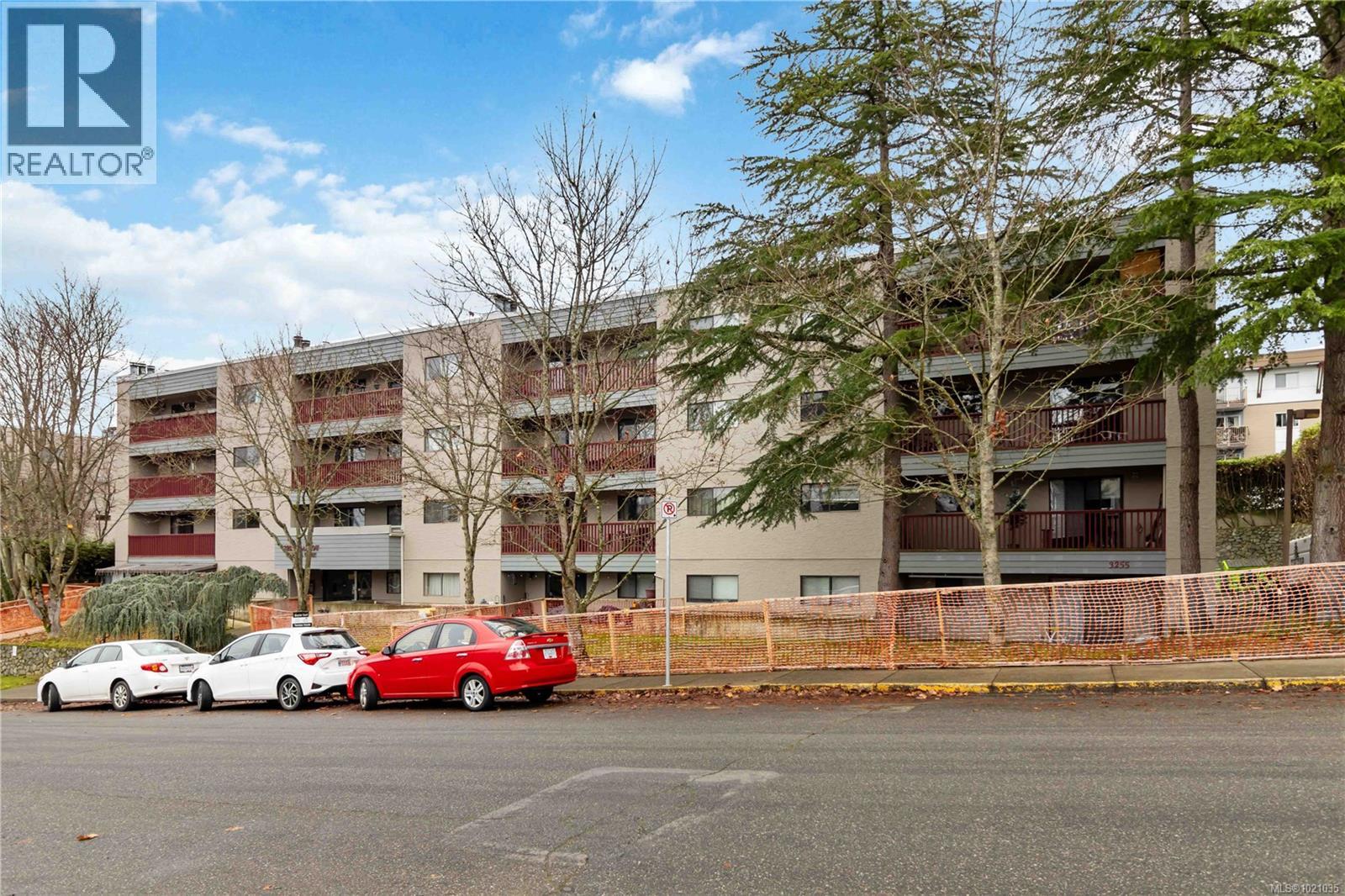 308 3255 Glasgow Ave, Saanich, British Columbia