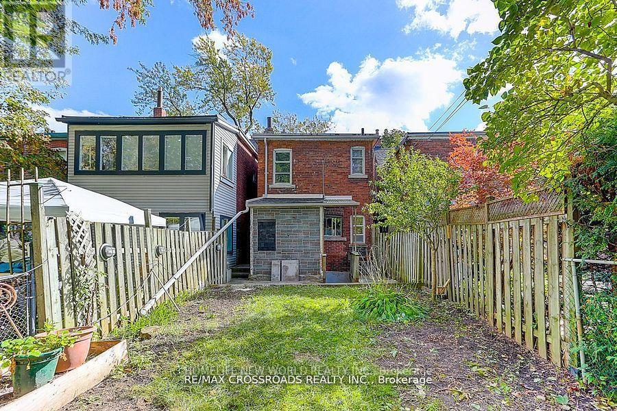 72 Ellsworth Avenue, Toronto, Ontario M6G 2K3 - Photo 16 - C12569894