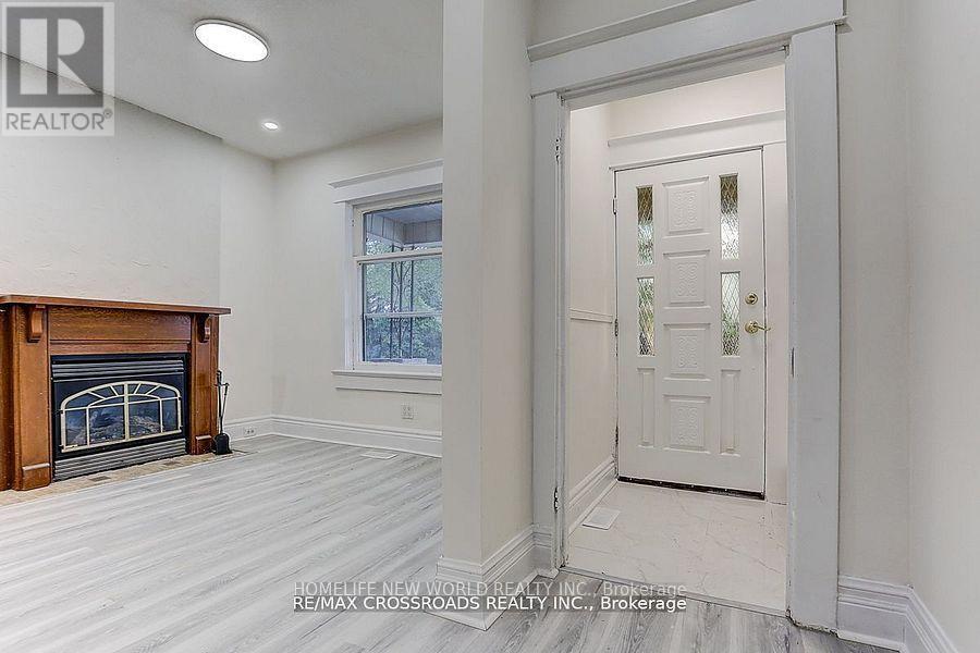 72 Ellsworth Avenue, Toronto, Ontario M6G 2K3 - Photo 3 - C12569894