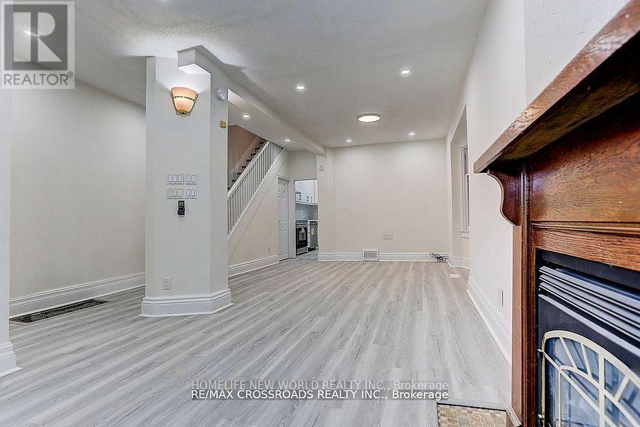 72 Ellsworth Avenue, Toronto, Ontario M6G 2K3 - Photo 4 - C12569894