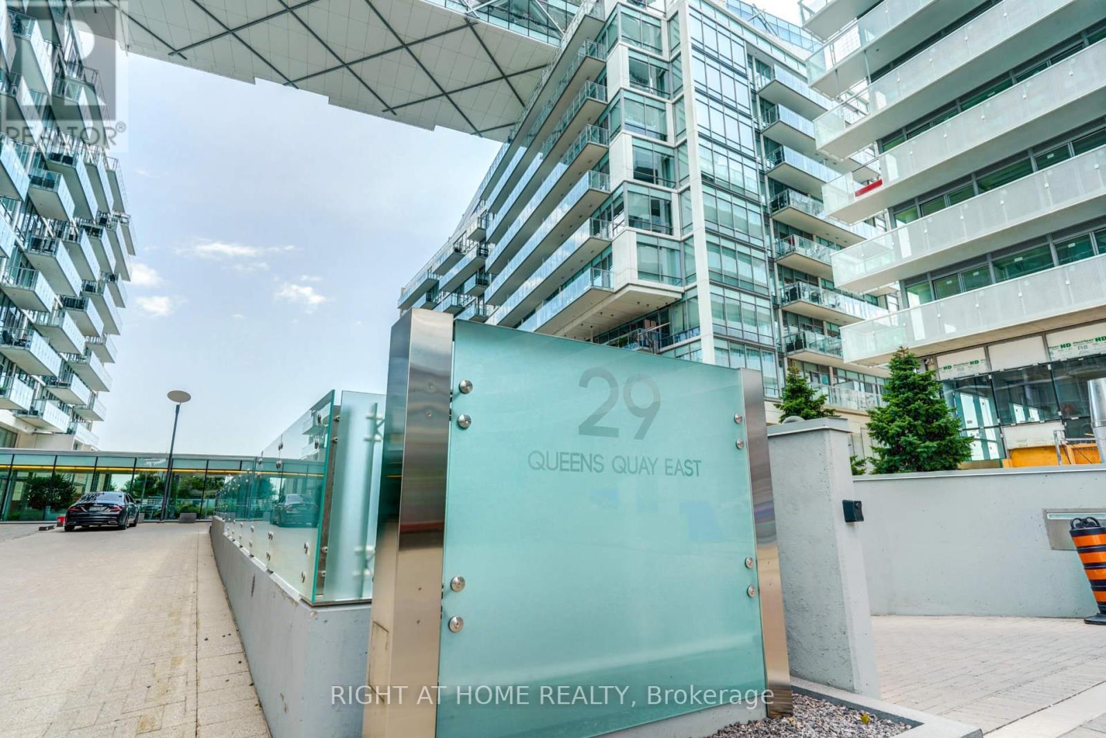 1304 - 29 Queens Quay E, Toronto, Ontario  M5E 0A4 - Photo 4 - C12569896