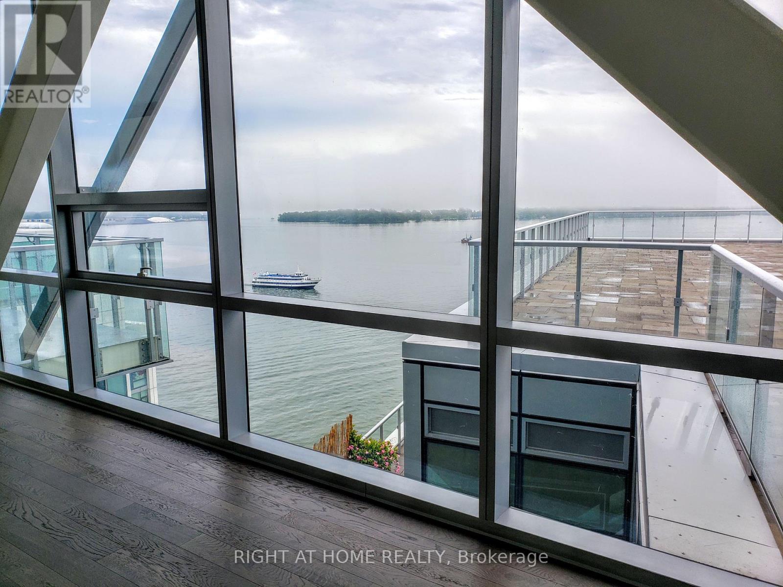 1304 - 29 Queens Quay E, Toronto, Ontario  M5E 0A4 - Photo 24 - C12569896