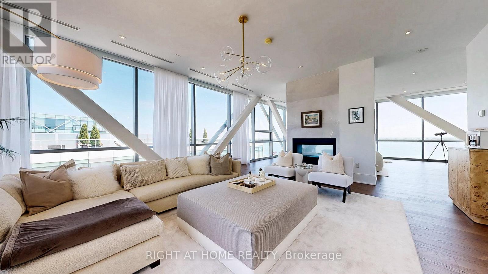 1304 - 29 Queens Quay E, Toronto, Ontario  M5E 0A4 - Photo 15 - C12569896