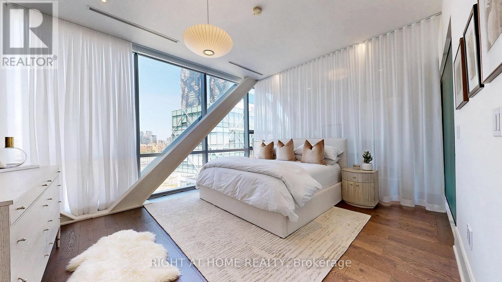 1304 - 29 Queens Quay E, Toronto, Ontario  M5E 0A4 - Photo 34 - C12569896