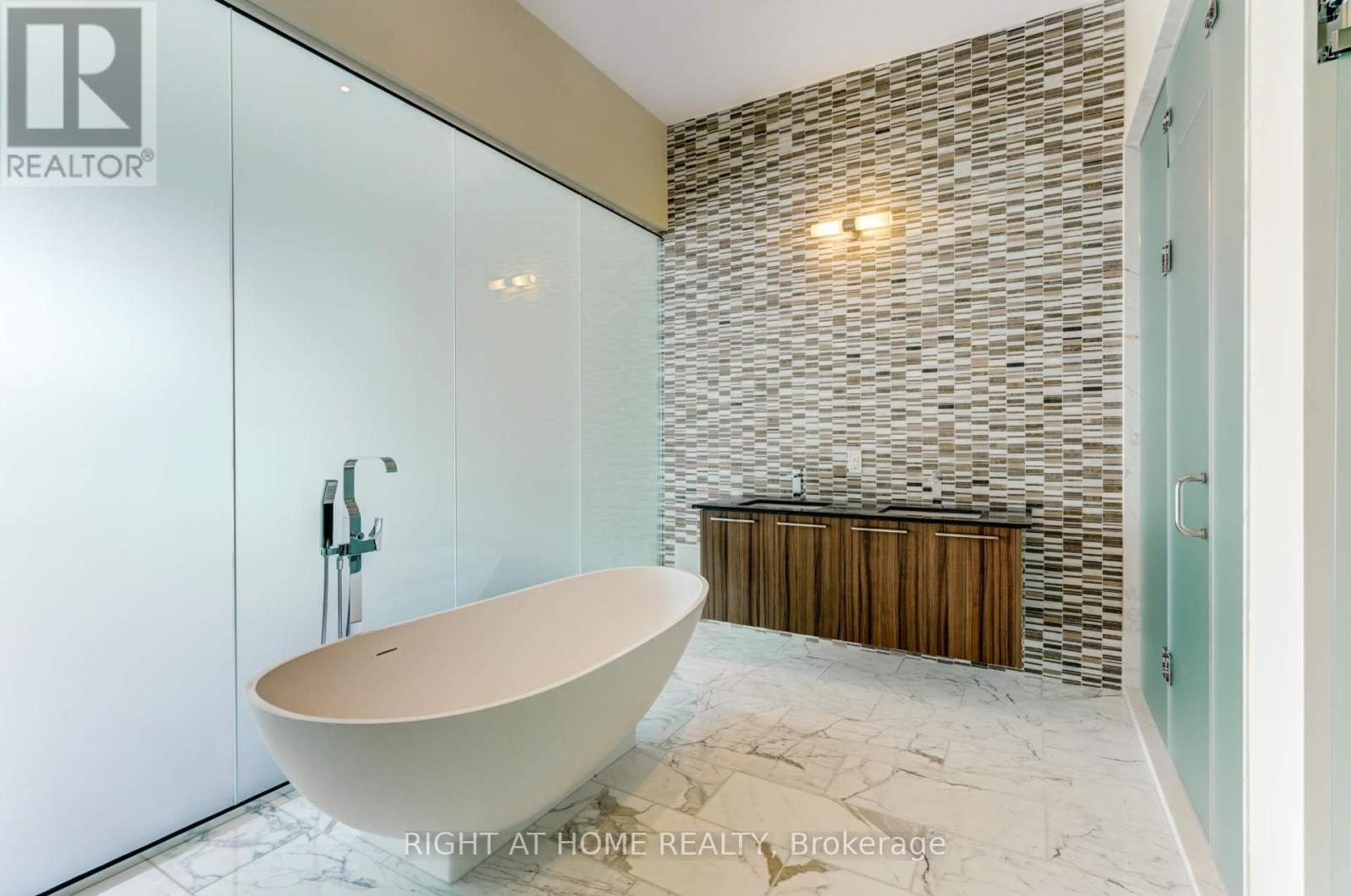 1304 - 29 Queens Quay E, Toronto, Ontario  M5E 0A4 - Photo 41 - C12569896