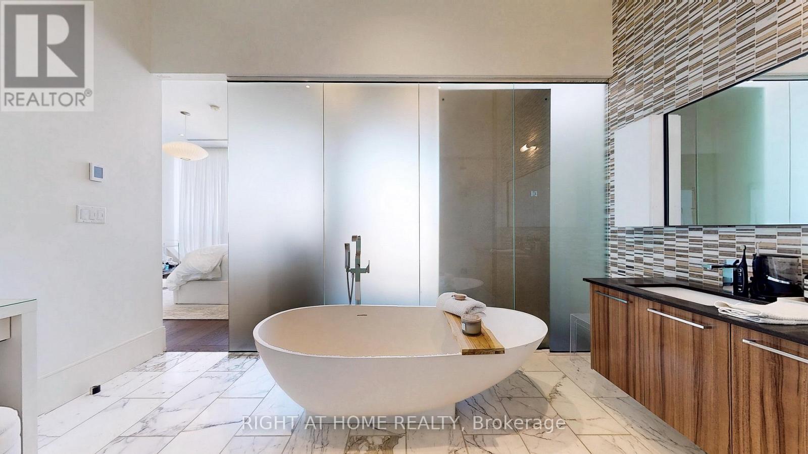 1304 - 29 Queens Quay E, Toronto, Ontario  M5E 0A4 - Photo 39 - C12569896