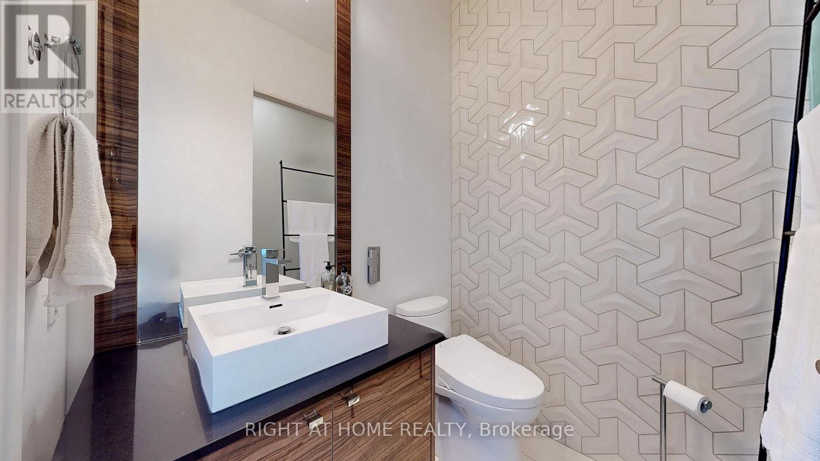 1304 - 29 Queens Quay E, Toronto, Ontario  M5E 0A4 - Photo 43 - C12569896