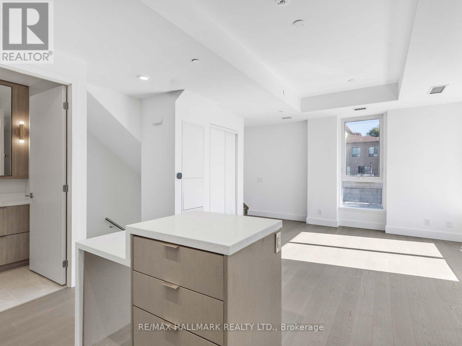 Th-02 - 16 Greenbriar Road, Toronto, Ontario  M2K 0G7 - Photo 6 - C12569906