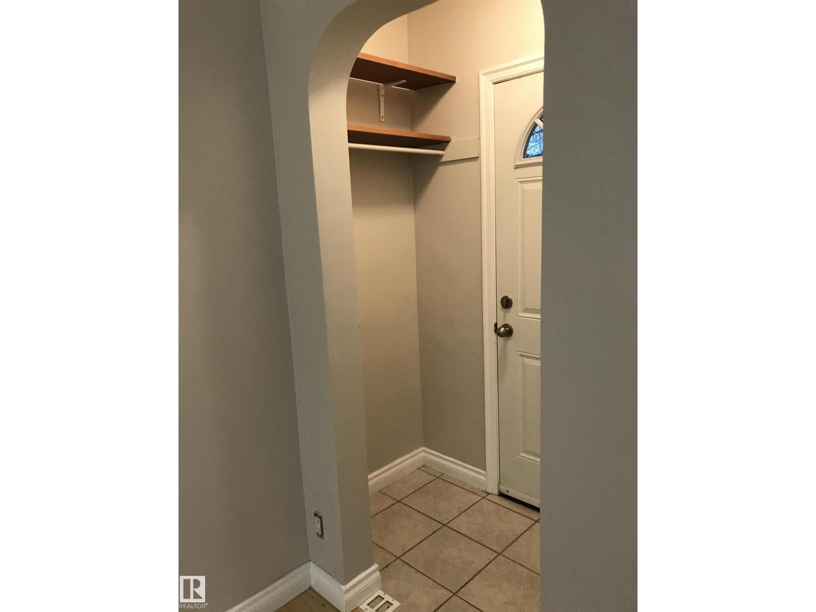 9239 92 St Nw, Edmonton, Alberta  T6C 3R4 - Photo 12 - E4466236