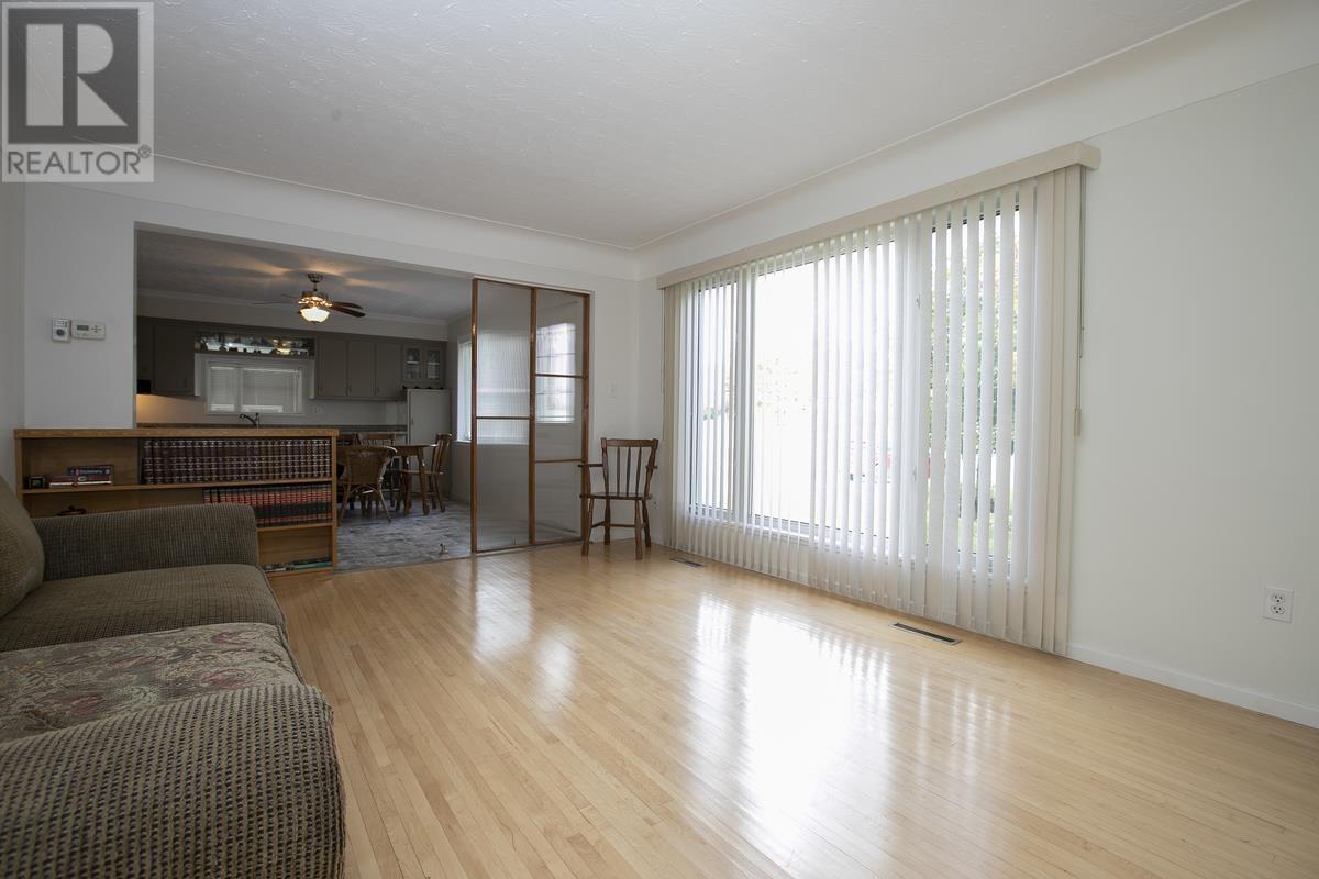 1377 Queen St, Sault Ste. Marie, Ontario  P6A 2G1 - Photo 20 - SM253322