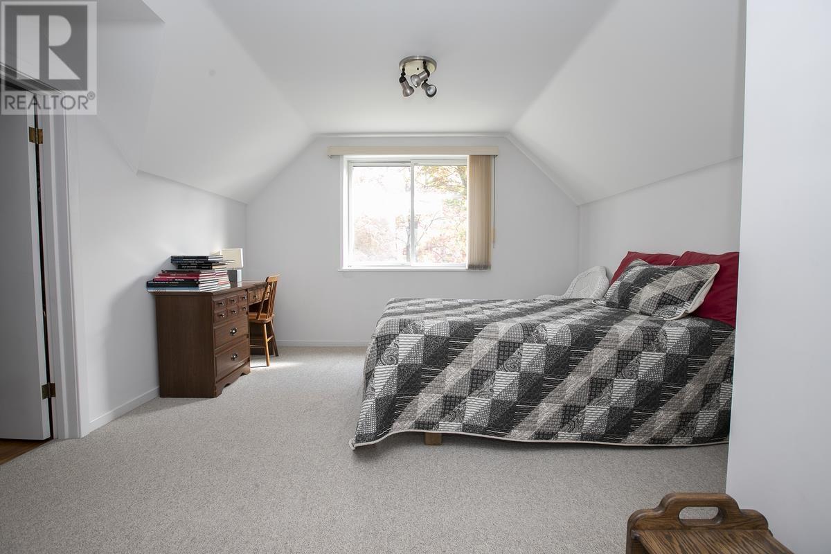 1377 Queen St, Sault Ste. Marie, Ontario  P6A 2G1 - Photo 28 - SM253322