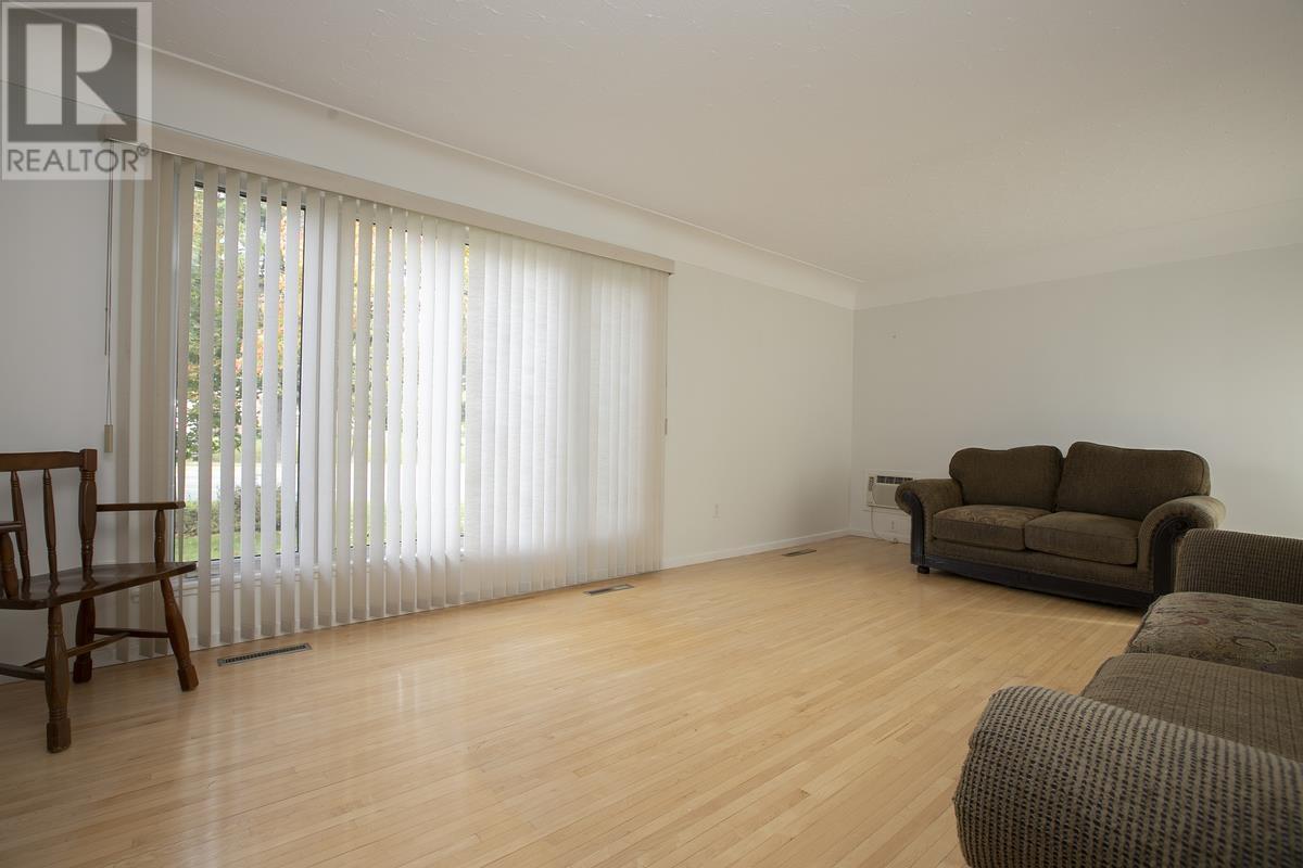 1377 Queen St, Sault Ste. Marie, Ontario  P6A 2G1 - Photo 19 - SM253322