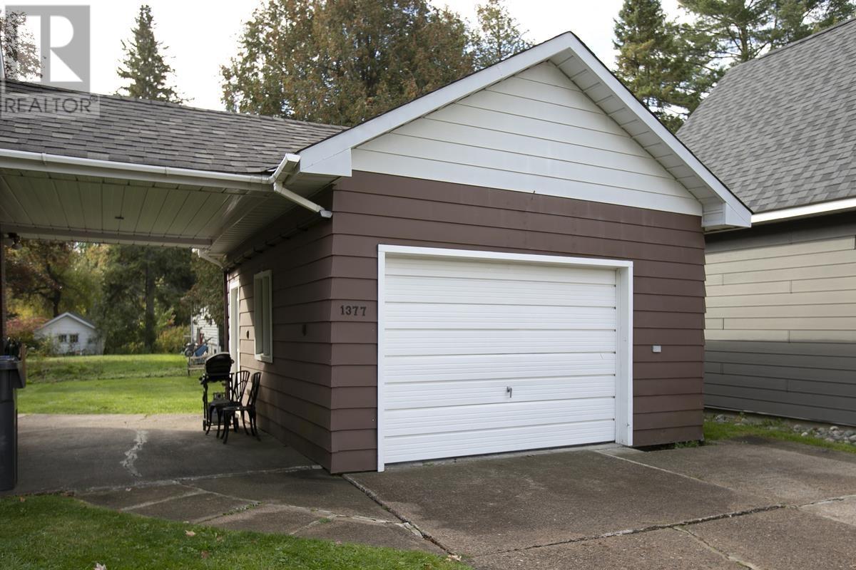 1377 Queen St, Sault Ste. Marie, Ontario  P6A 2G1 - Photo 2 - SM253322