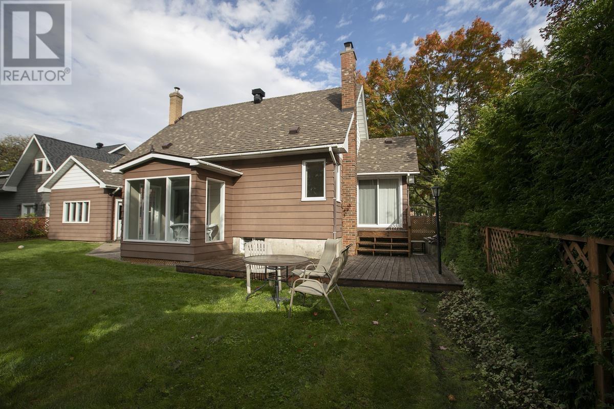 1377 Queen St, Sault Ste. Marie, Ontario  P6A 2G1 - Photo 3 - SM253322