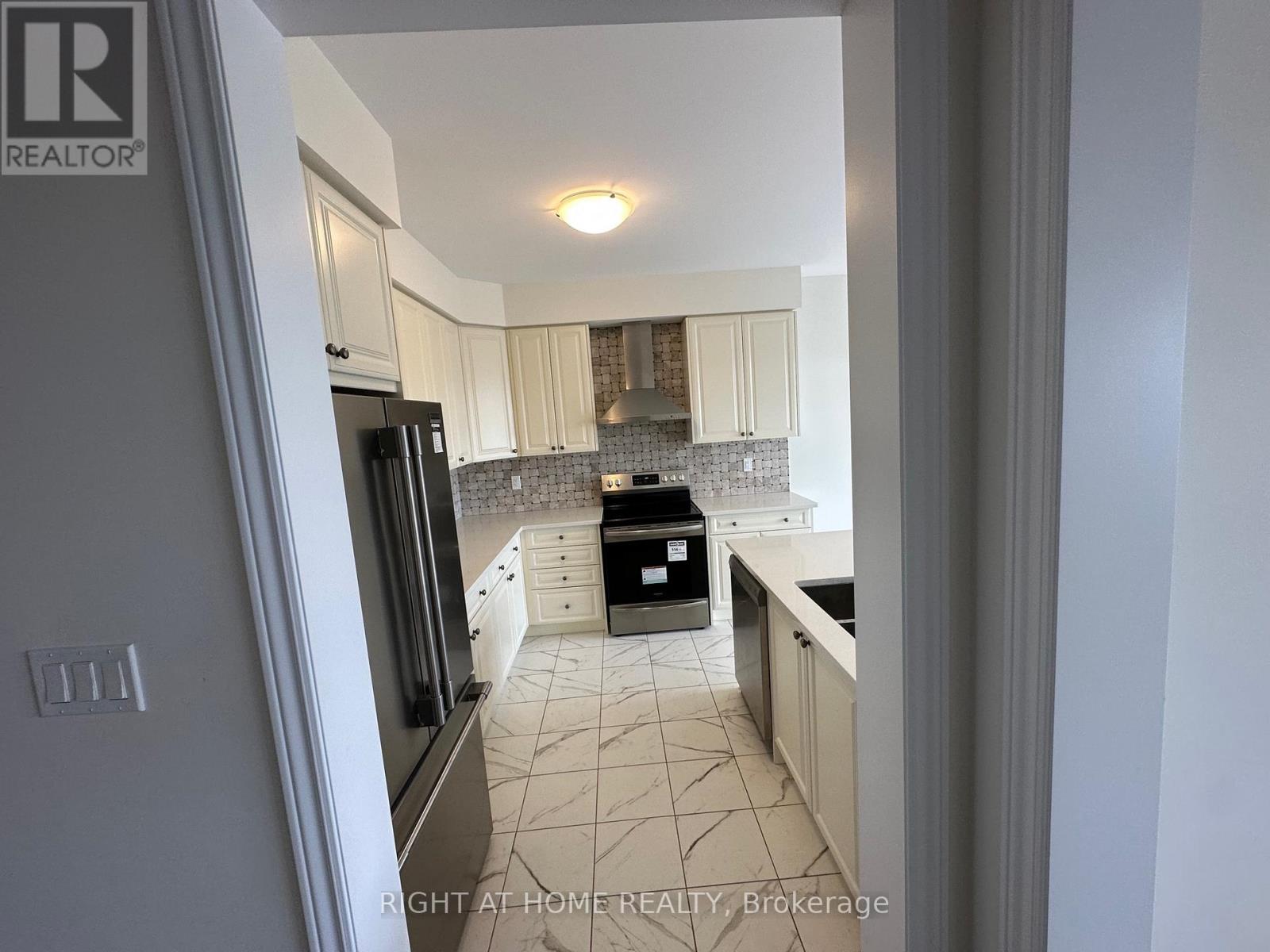 Upper - 3 Bee Crescent, Brantford, Ontario  N3T 0V7 - Photo 14 - X12411087