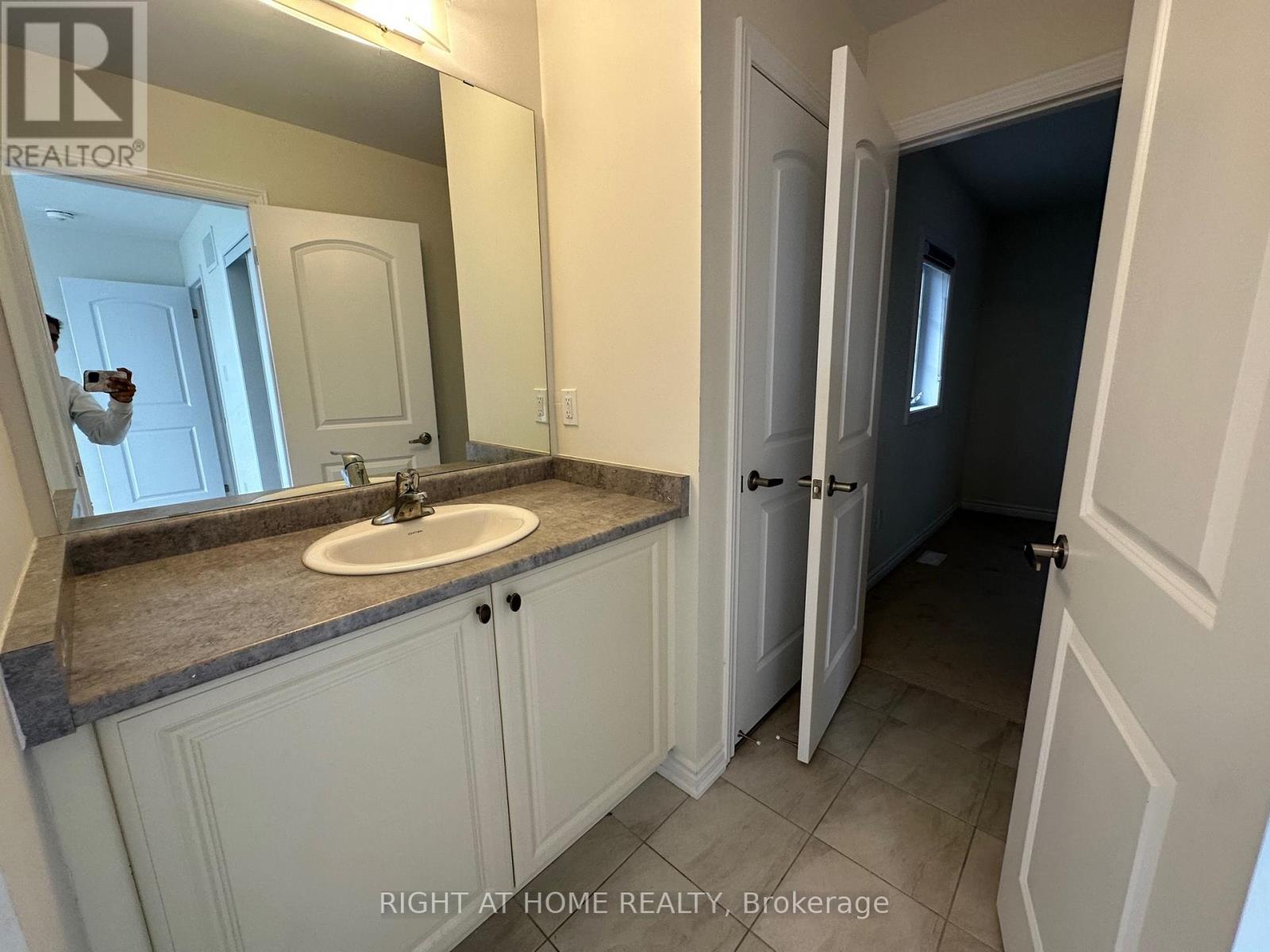 Upper - 3 Bee Crescent, Brantford, Ontario  N3T 0V7 - Photo 29 - X12411087