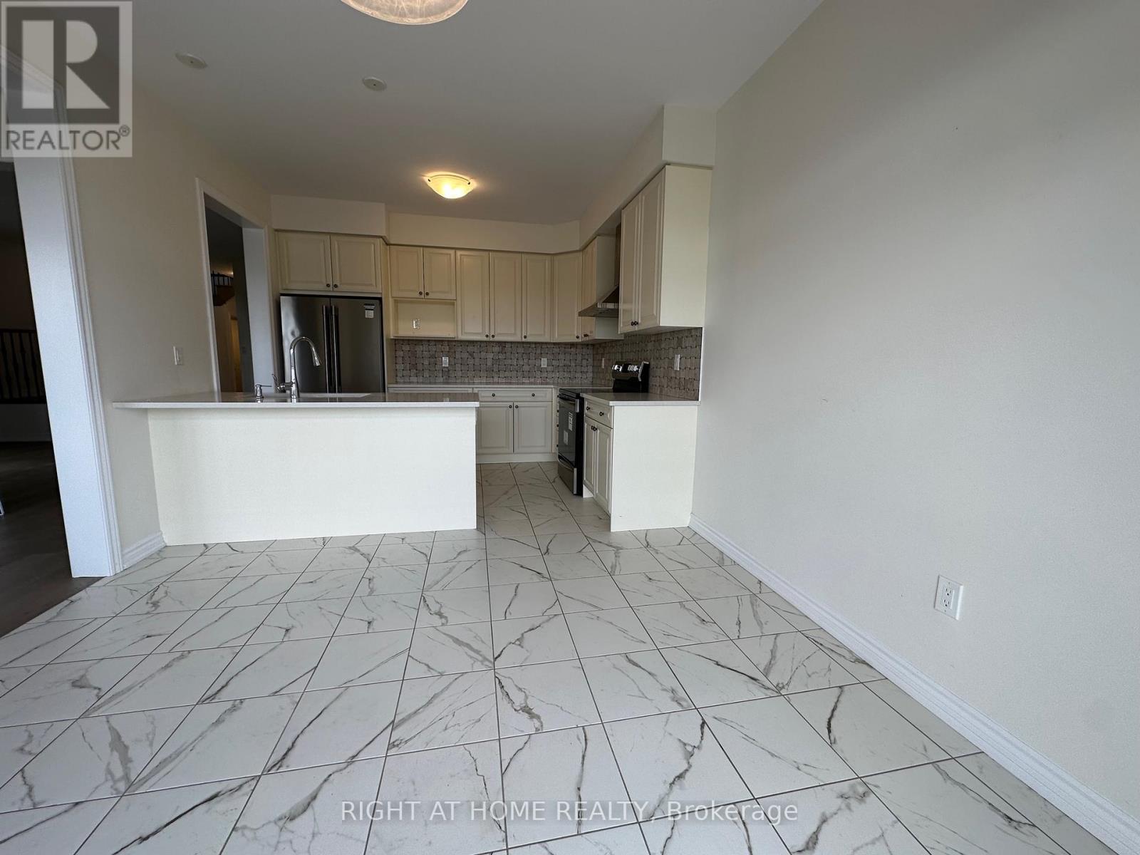 Upper - 3 Bee Crescent, Brantford, Ontario  N3T 0V7 - Photo 16 - X12411087