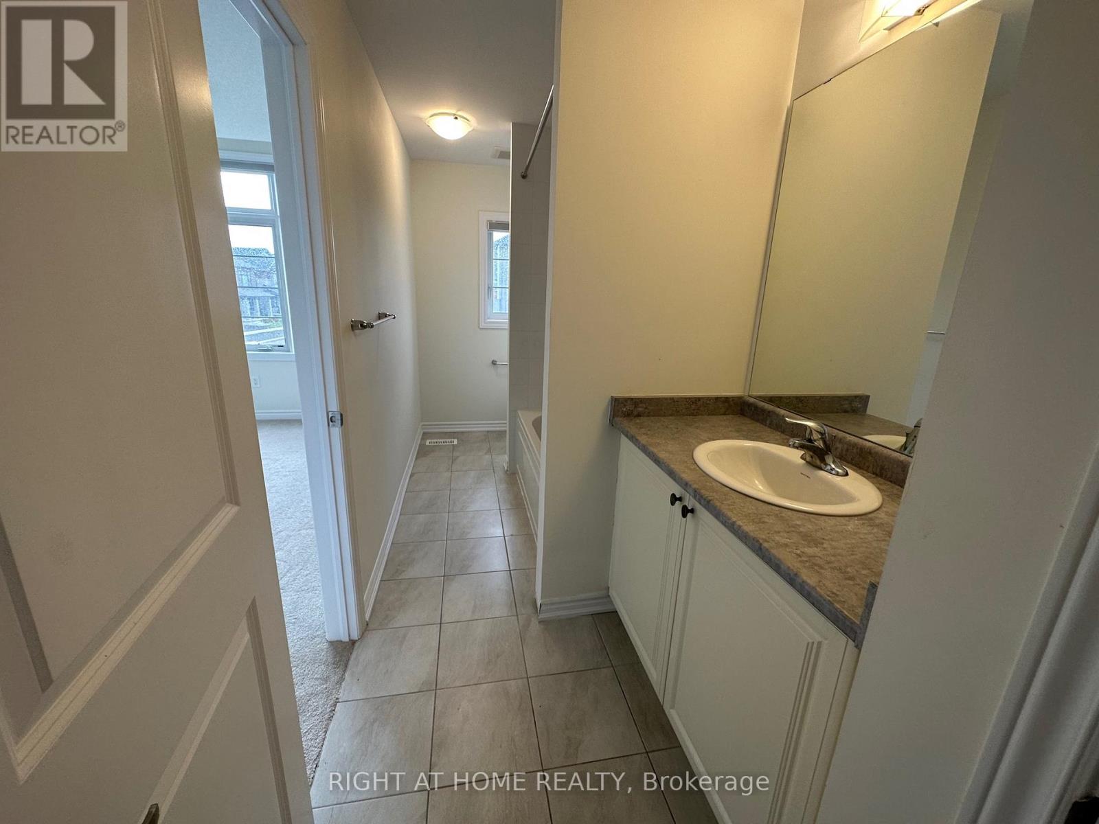 Upper - 3 Bee Crescent, Brantford, Ontario  N3T 0V7 - Photo 30 - X12411087