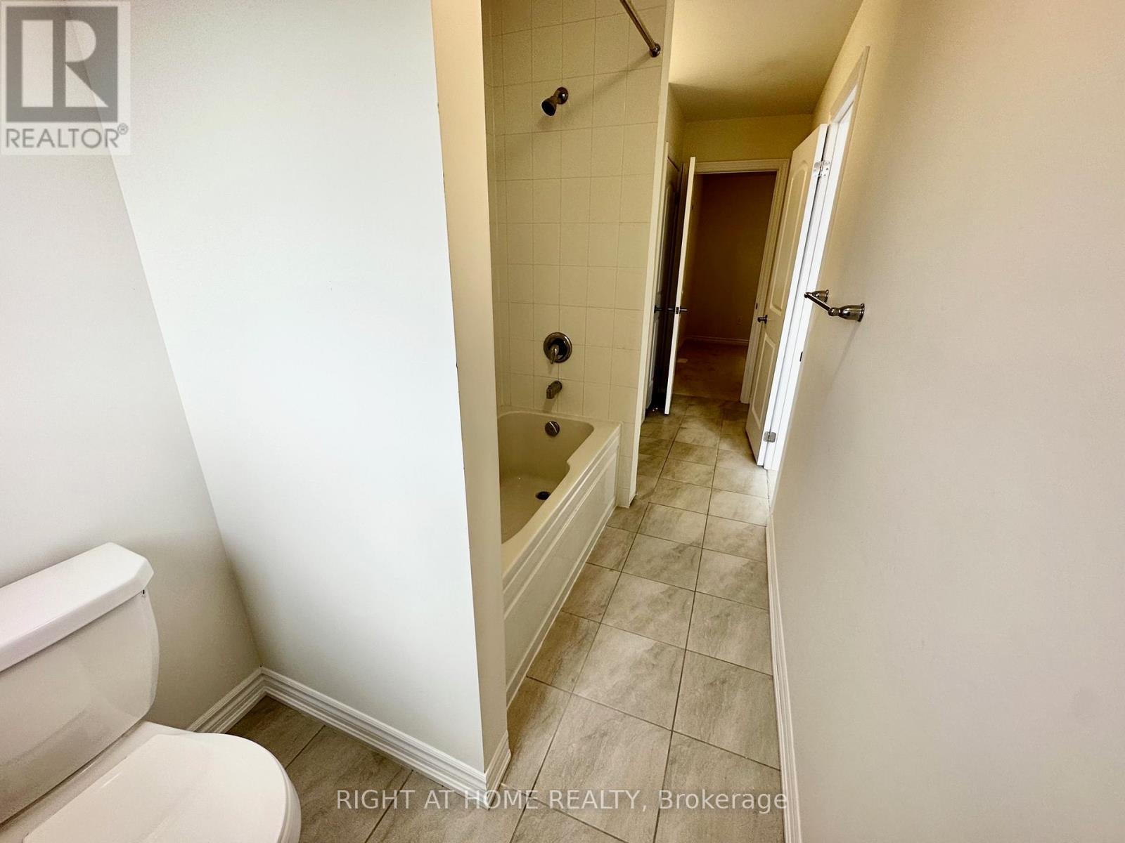 Upper - 3 Bee Crescent, Brantford, Ontario  N3T 0V7 - Photo 32 - X12411087