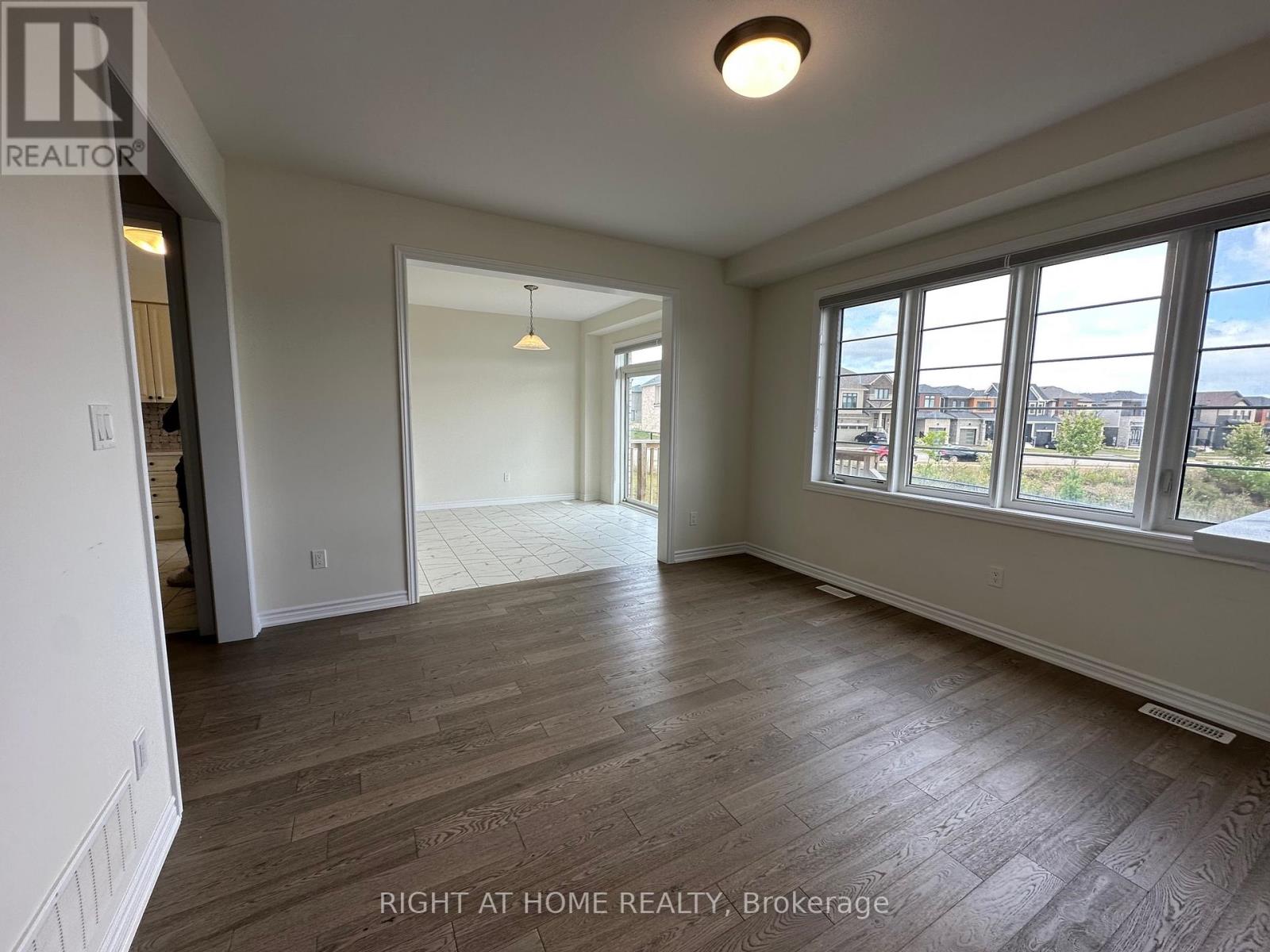 Upper - 3 Bee Crescent, Brantford, Ontario  N3T 0V7 - Photo 8 - X12411087